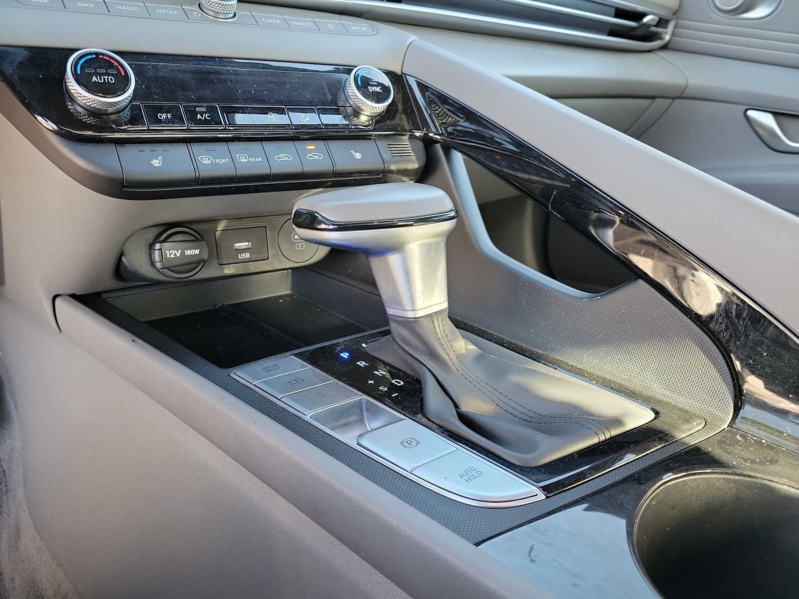 Thumbnail: 2025 Hyundai Elantra - 17