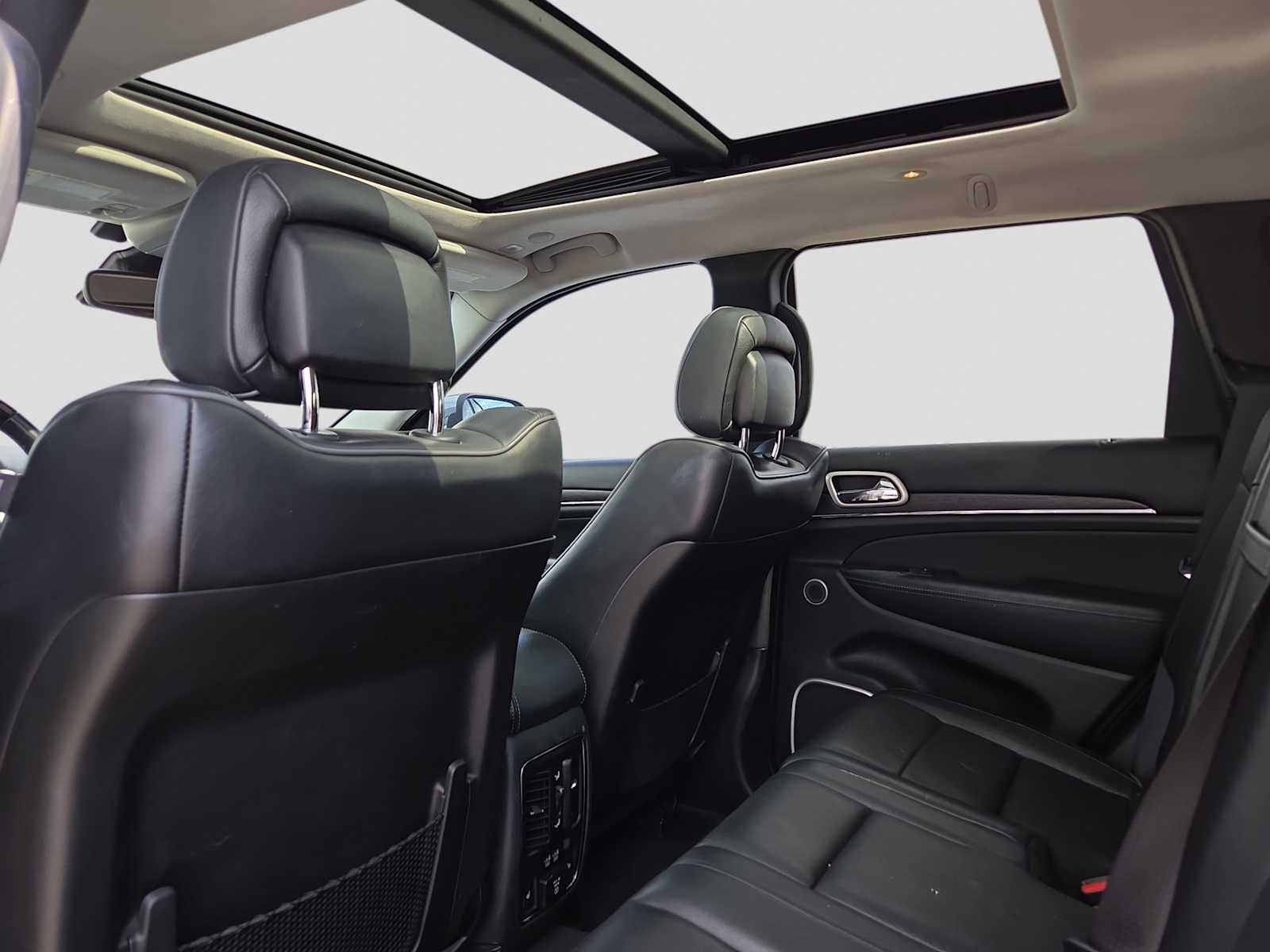 Thumbnail: 2019 Jeep Grand Cherokee - 11