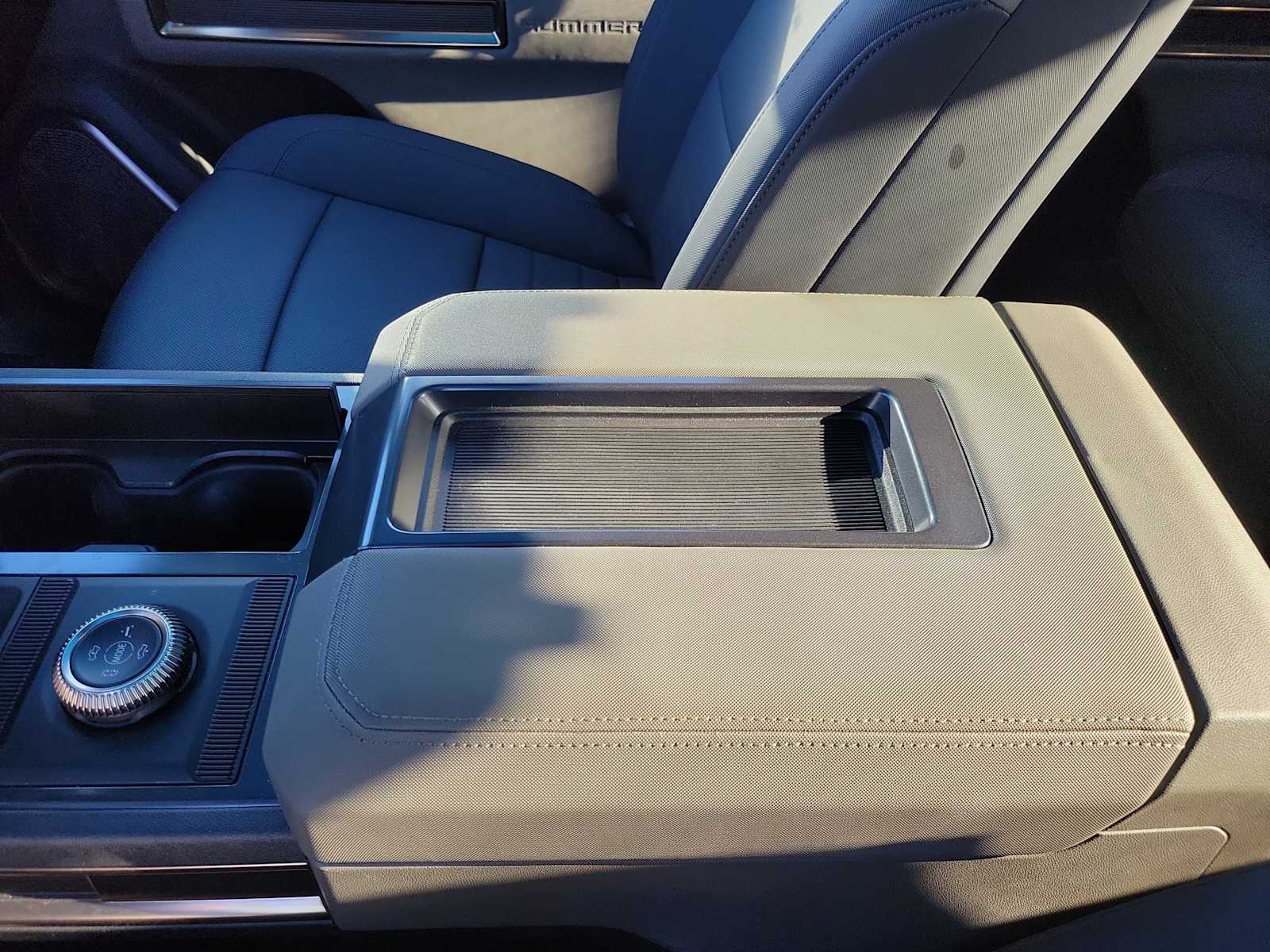 Thumbnail: 2024 GMC Hummer EV - 16