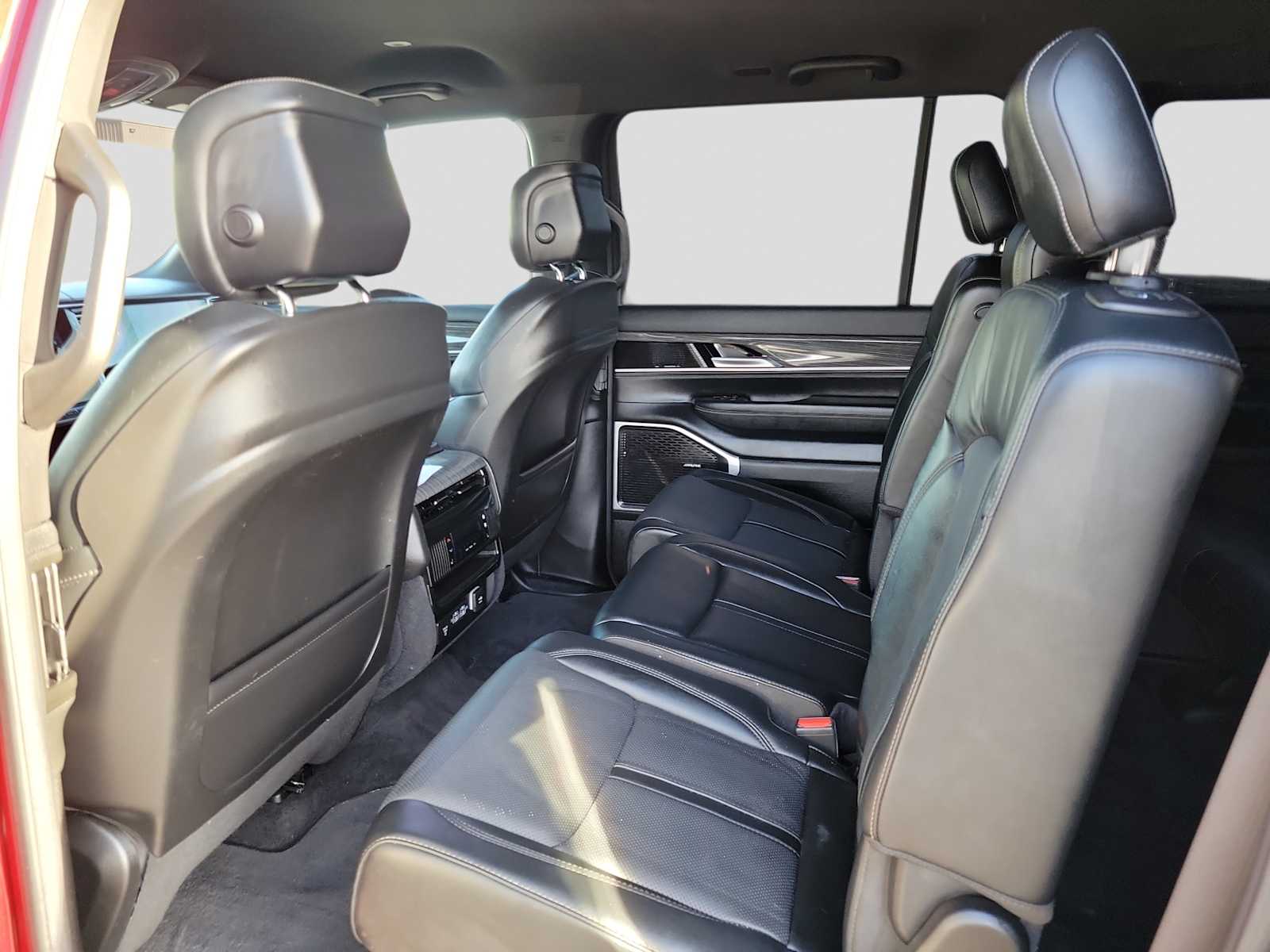 Thumbnail: 2022 Jeep Wagoneer - 12