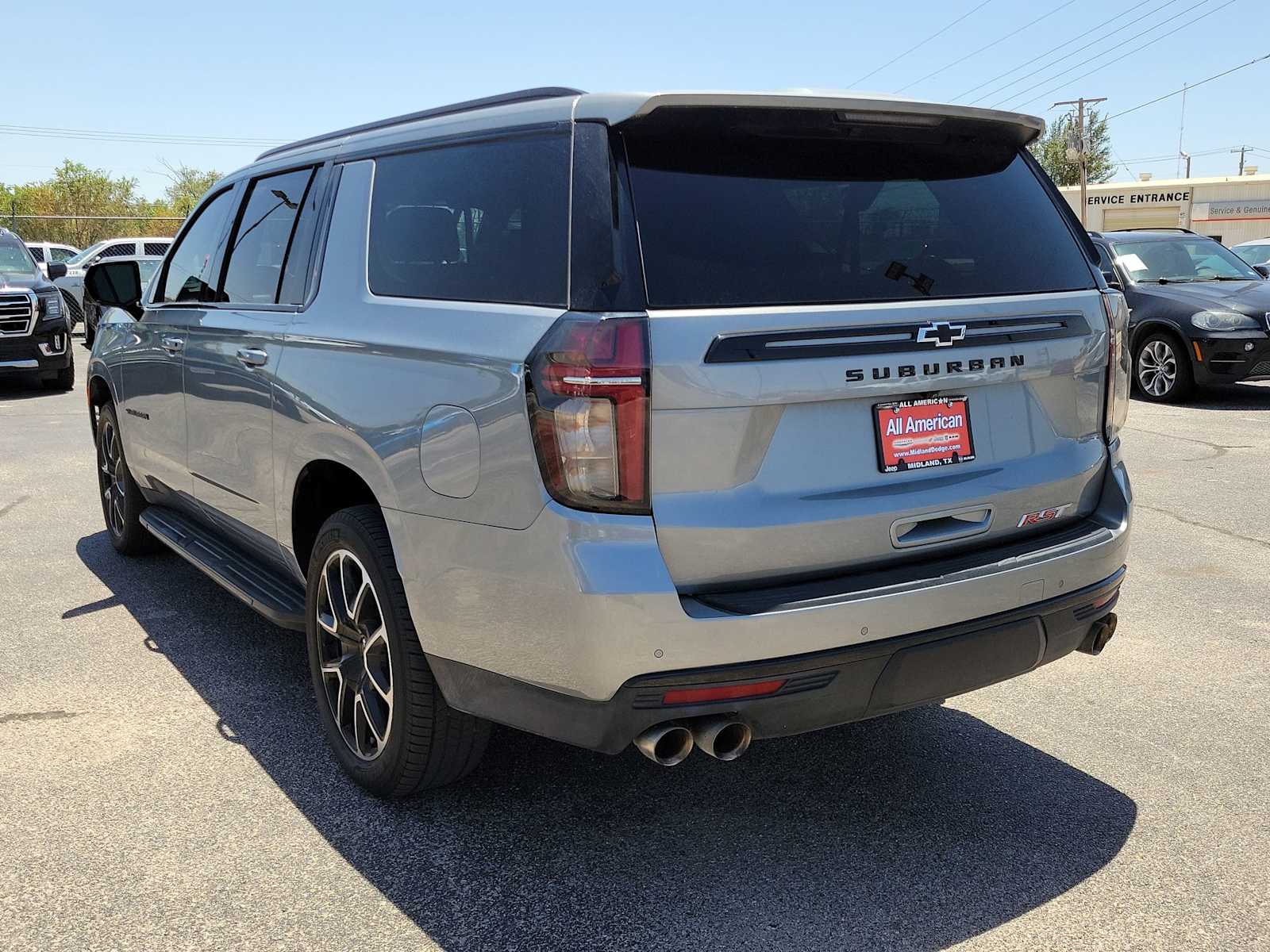 2023 Chevrolet Suburban RST photo 4