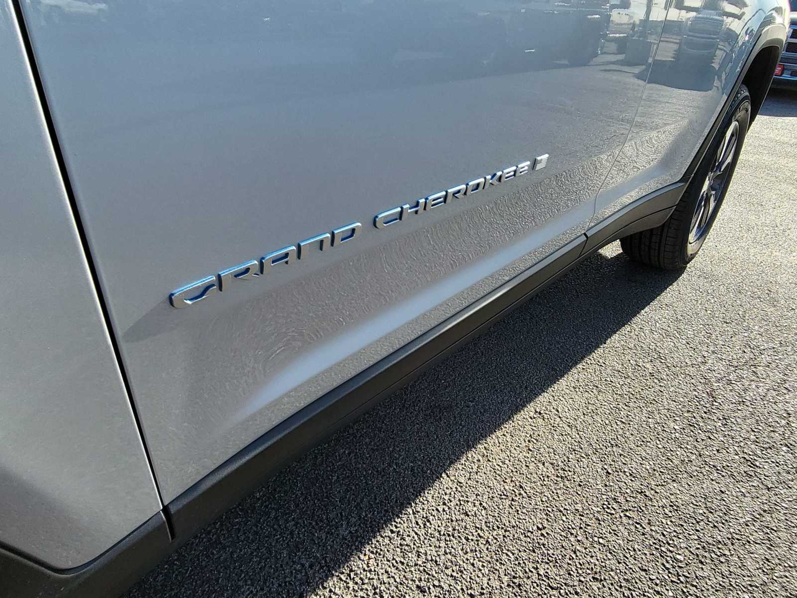 Thumbnail: 2024 Jeep Grand Cherokee - 7