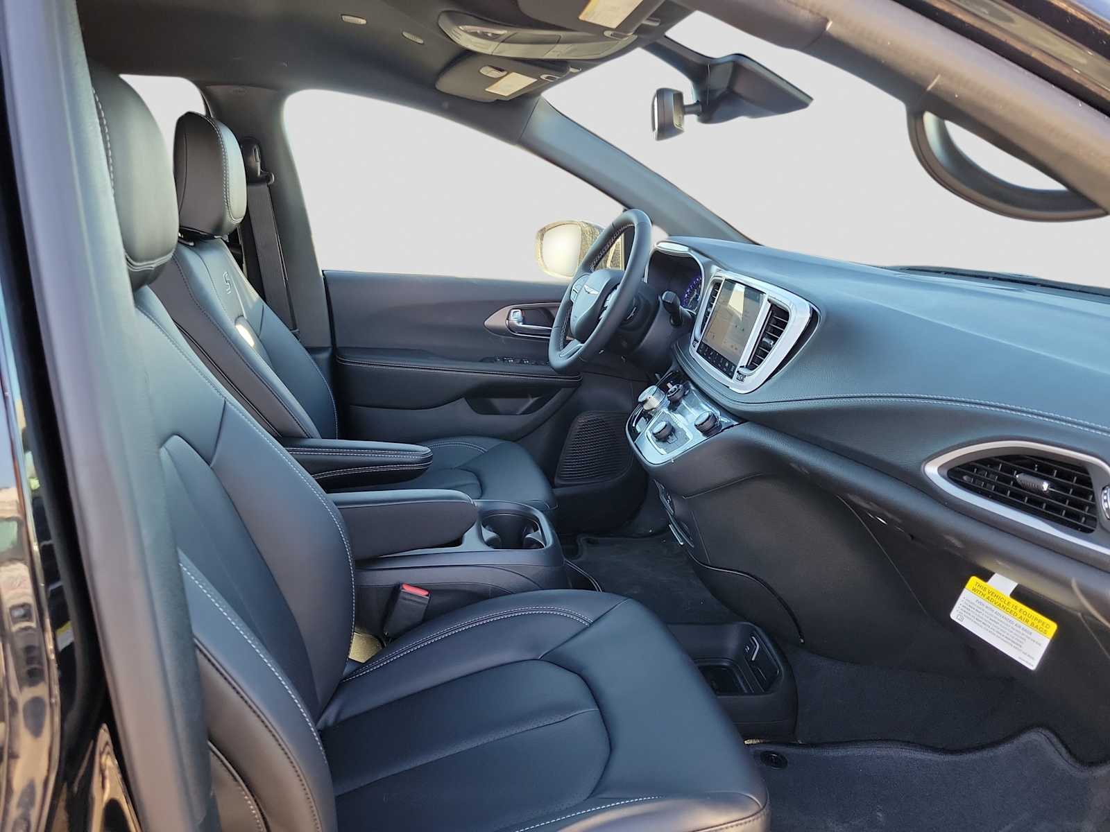 Thumbnail: 2026 Chrysler Pacifica - 14