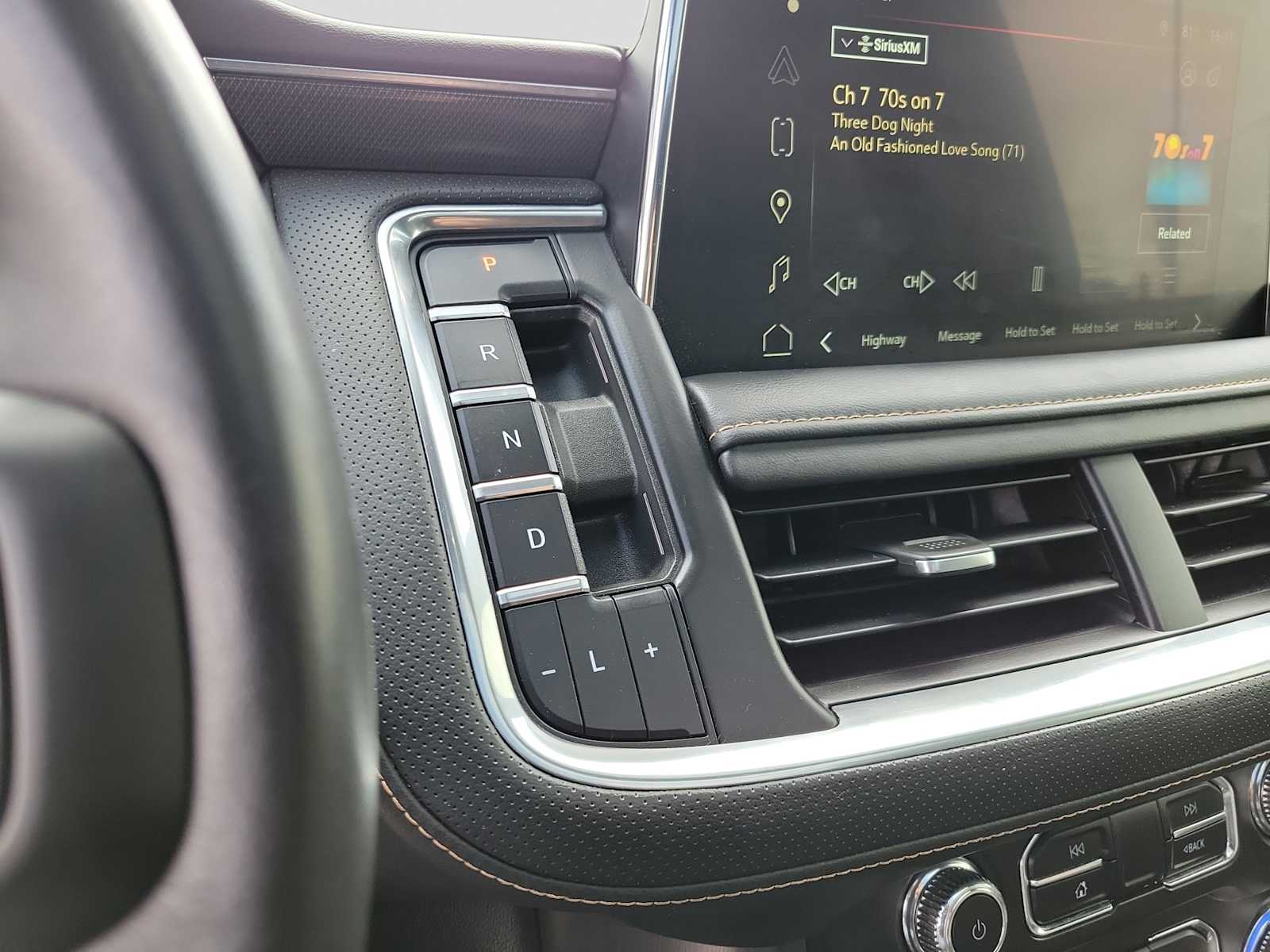 Thumbnail: 2022 GMC Yukon XL - 17