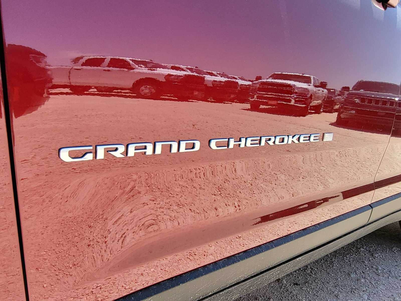 Thumbnail: 2024 Jeep Grand Cherokee - 8