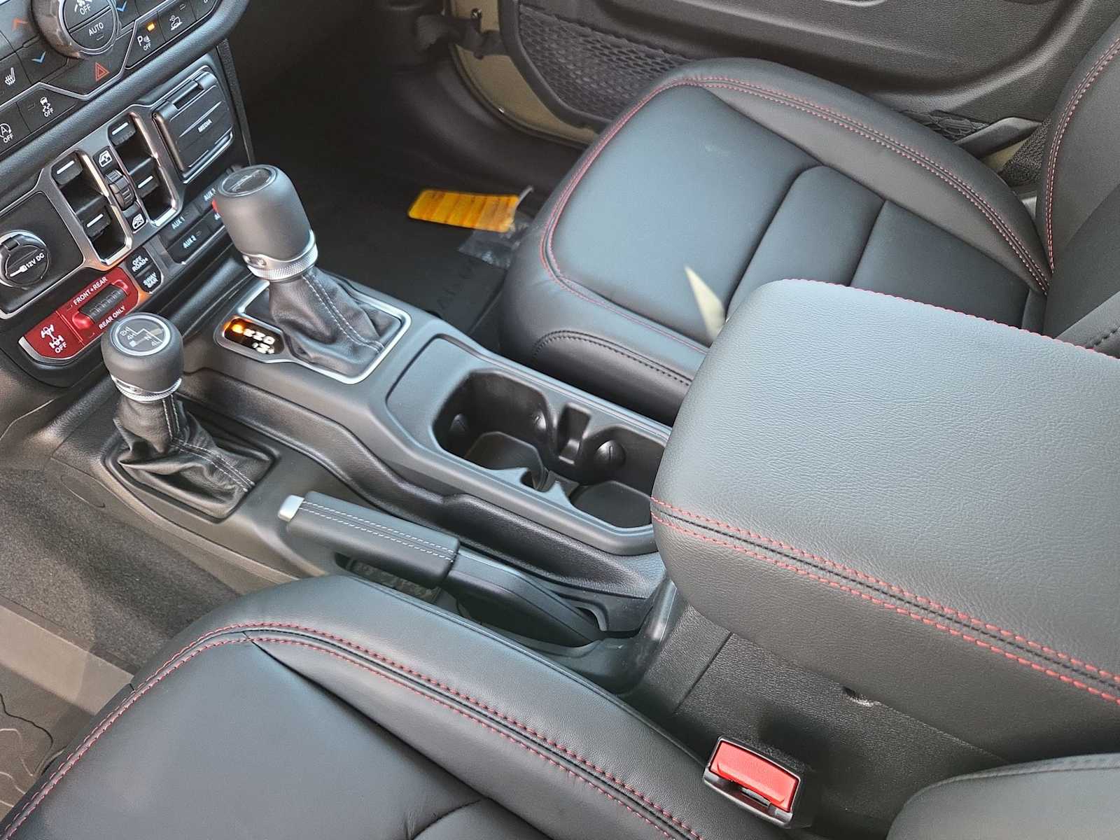 Thumbnail: 2025 Jeep Gladiator - 16