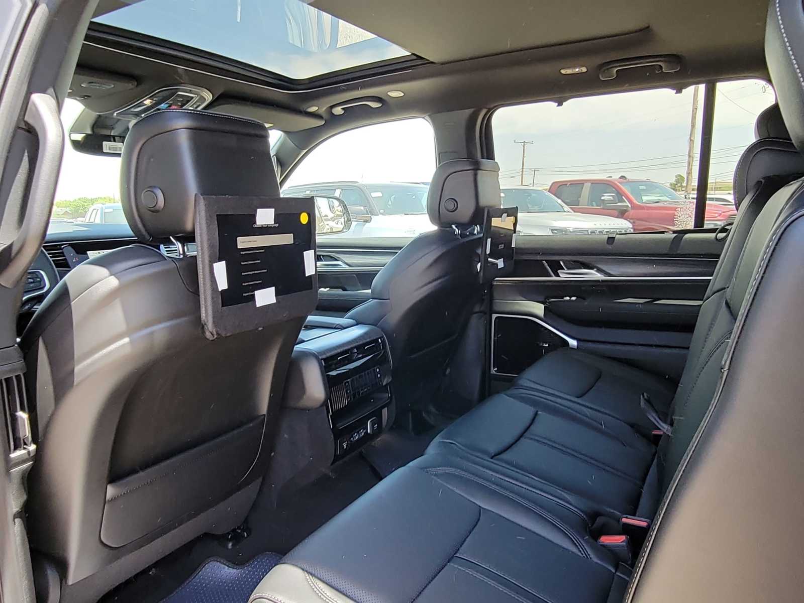 Thumbnail: 2024 Jeep Wagoneer - 12