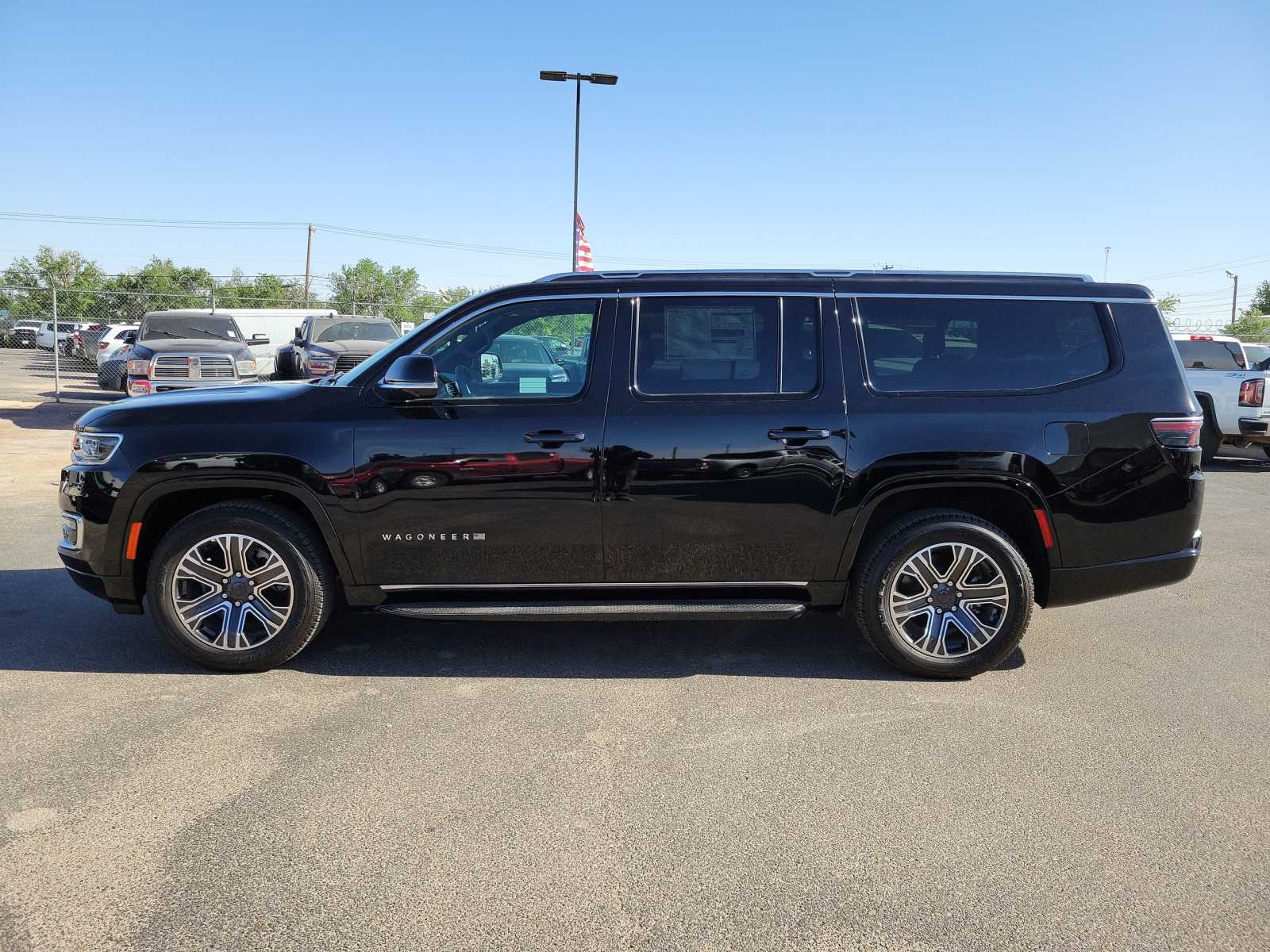 2024 Jeep Wagoneer L photo 3