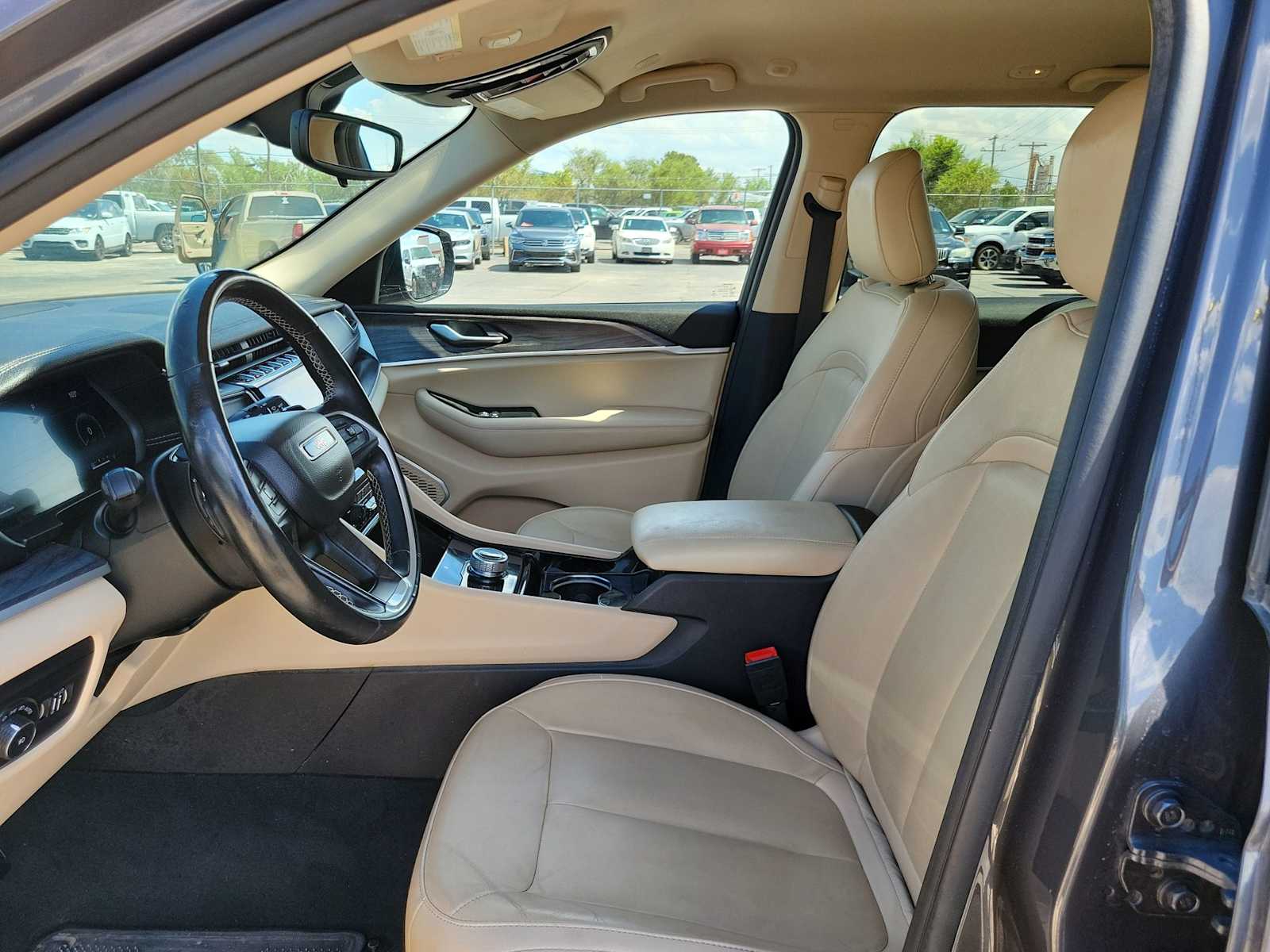 Thumbnail: 2022 Jeep Grand Cherokee - 11