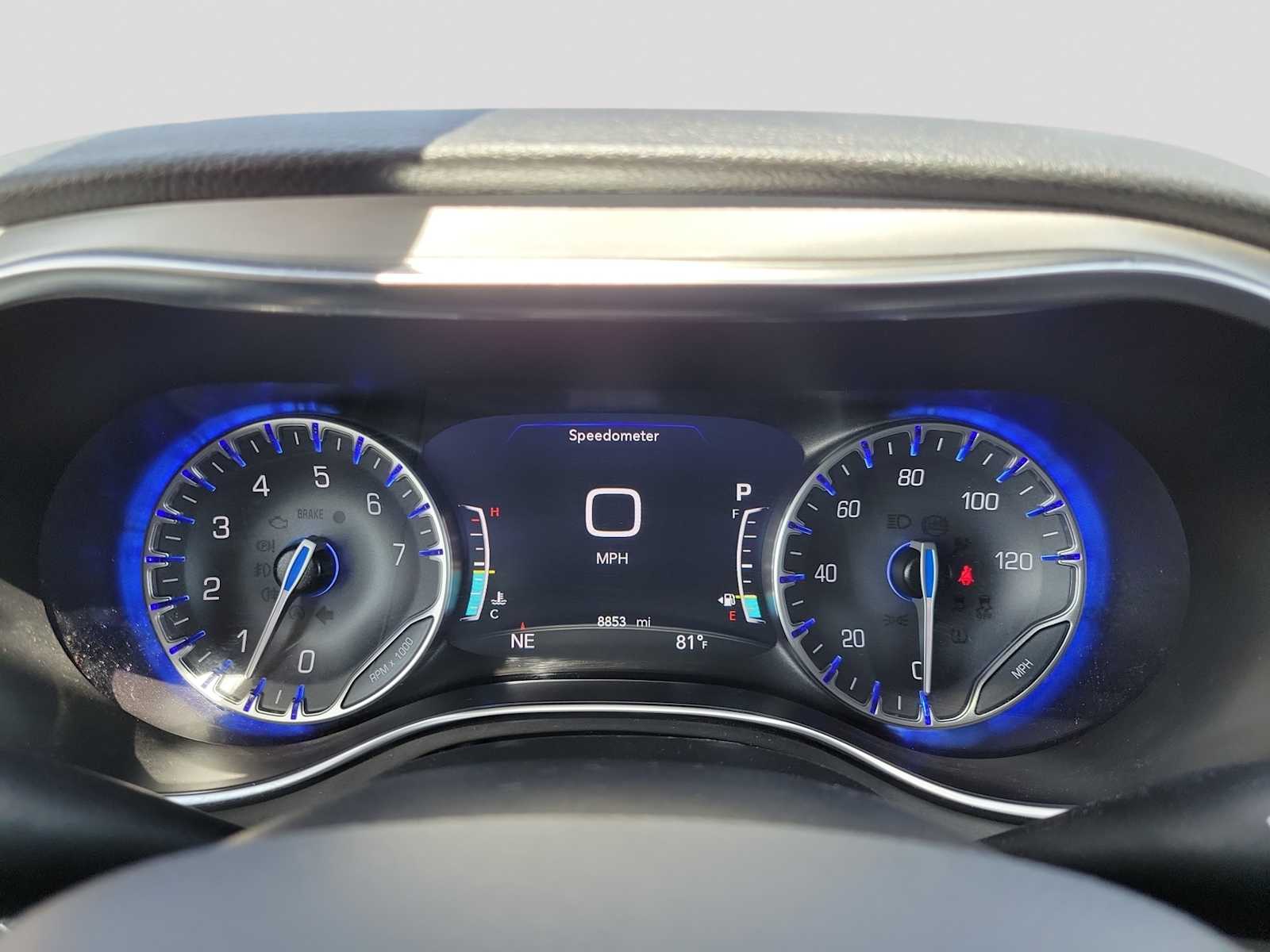 Thumbnail: 2023 Chrysler Pacifica - 18
