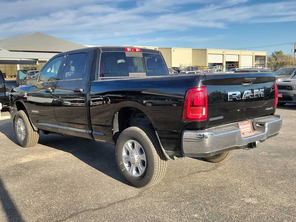New 2025 Ram 2500 BIG HORN CREW CAB 4X4 6'4 BOX Pickup