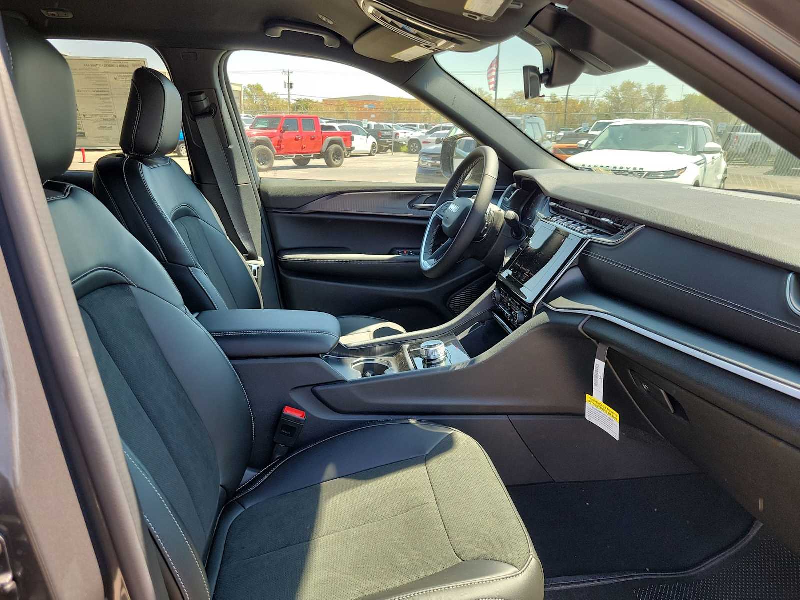 Thumbnail: 2025 Jeep Grand Cherokee - 14