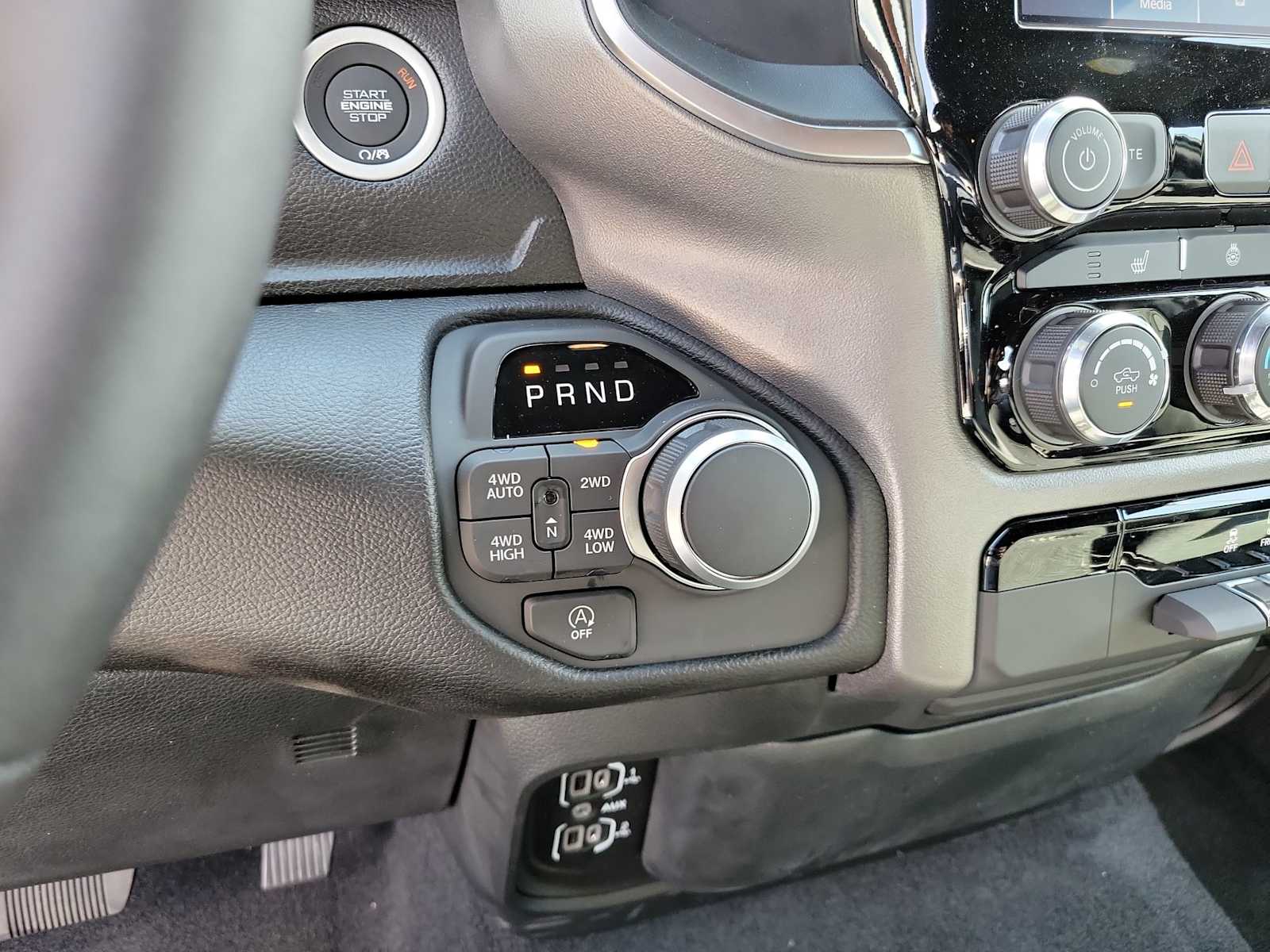 Thumbnail: 2025 RAM 1500 - 17