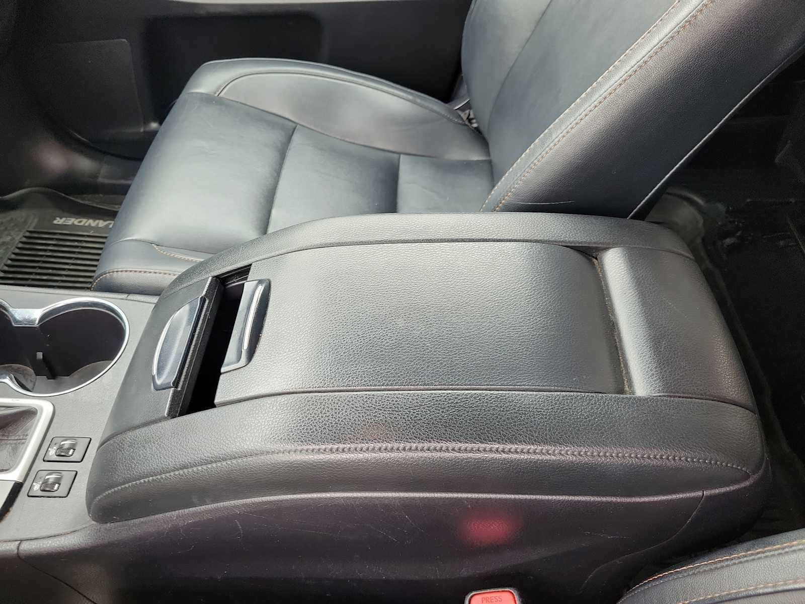 Thumbnail: 2019 Toyota Highlander - 16