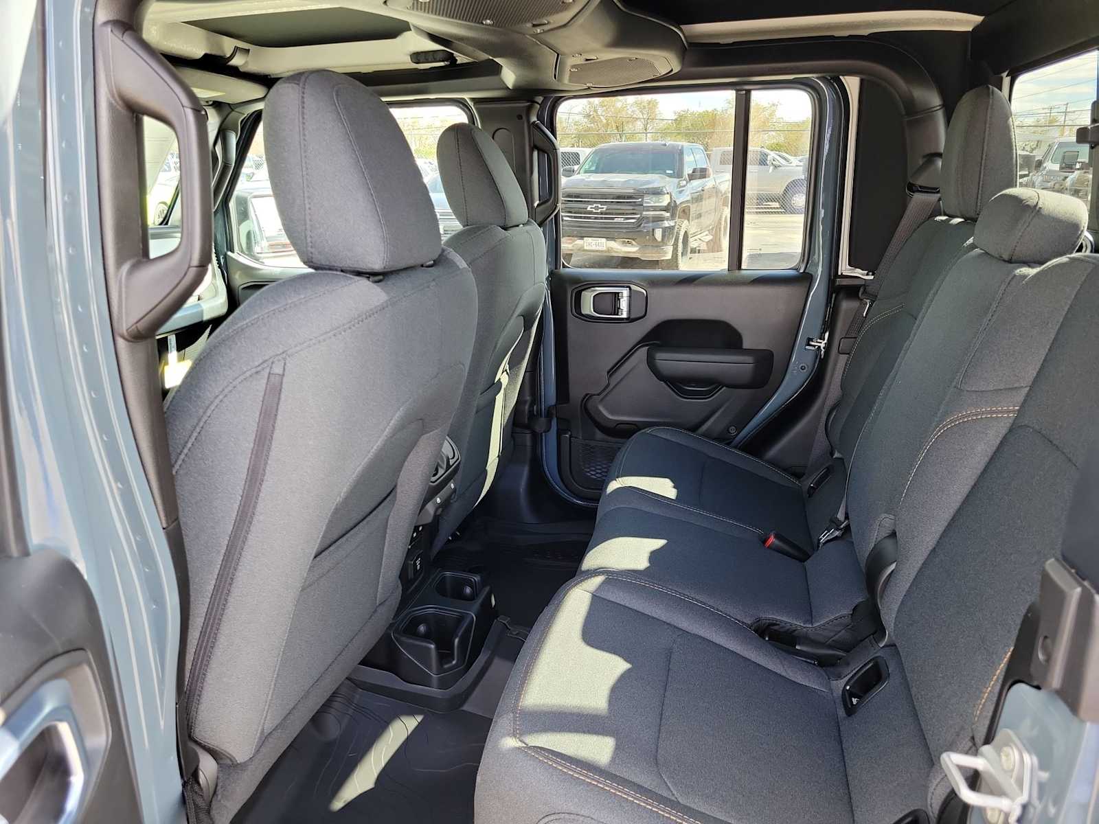 Thumbnail: 2025 Jeep Gladiator - 12