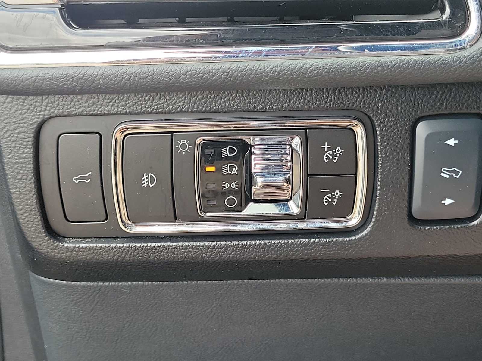 Thumbnail: 2023 Lincoln Navigator - 19