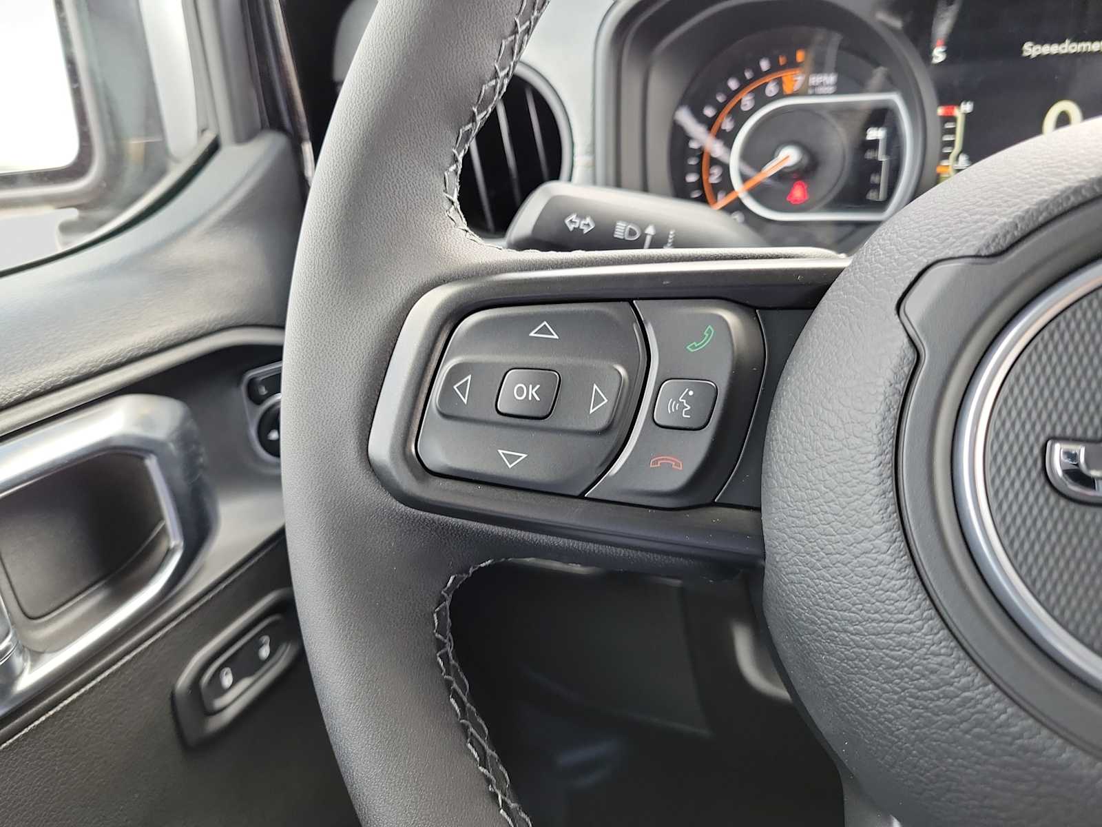 Thumbnail: 2025 Jeep Gladiator - 19