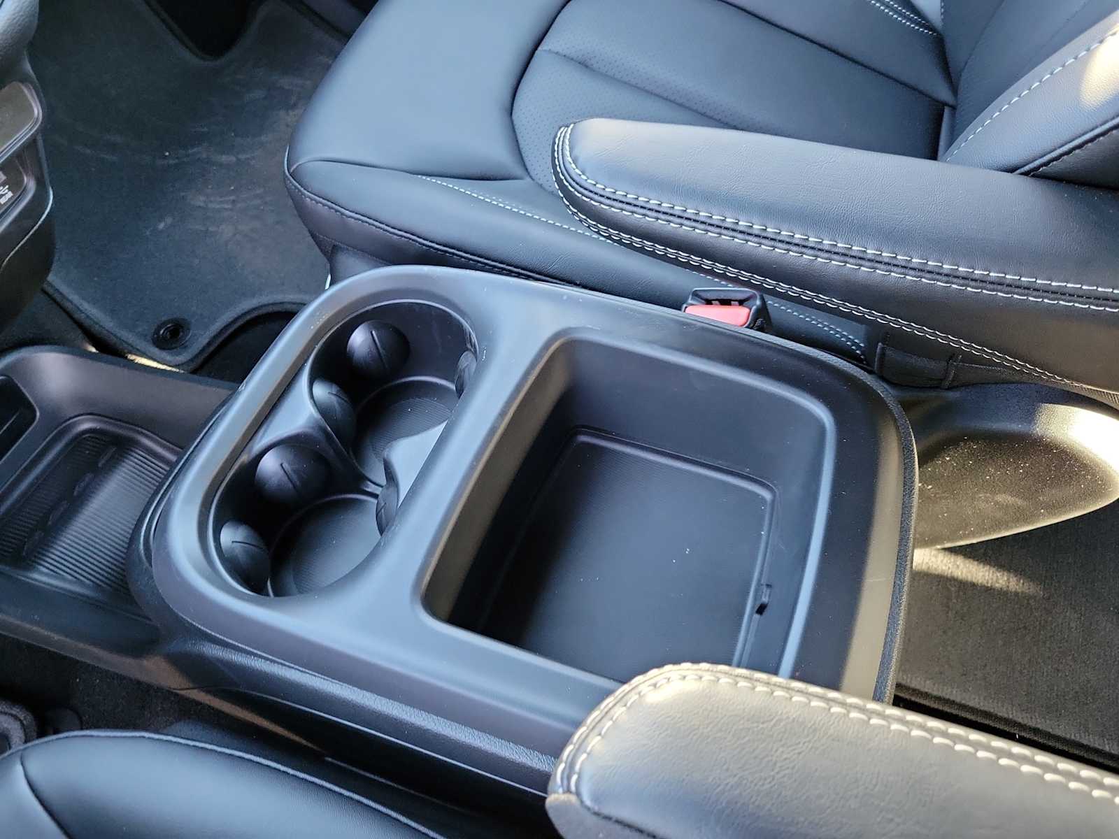 Thumbnail: 2026 Chrysler Pacifica - 16