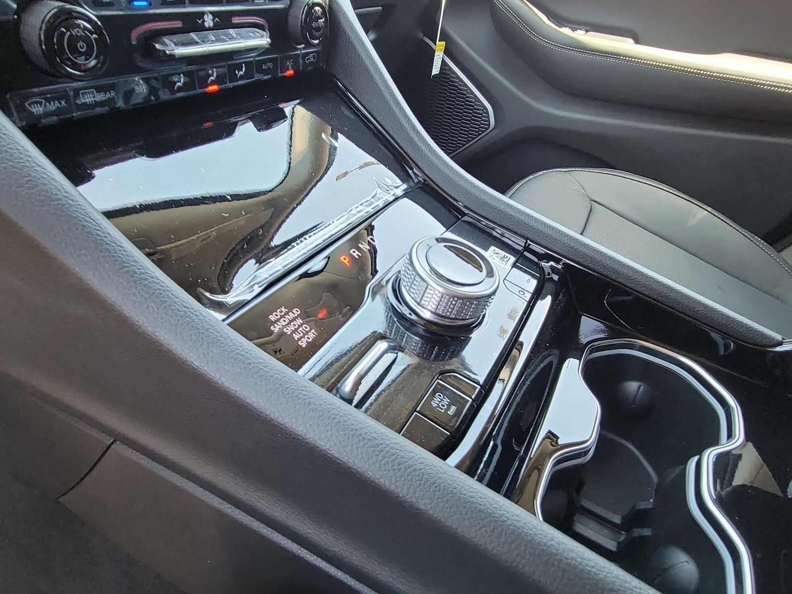 Thumbnail: 2023 Jeep Grand Cherokee - 17