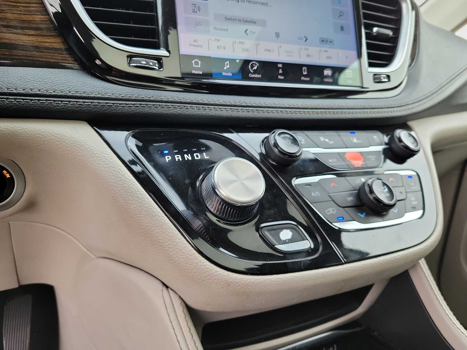 Thumbnail: 2023 Chrysler Pacifica - 17