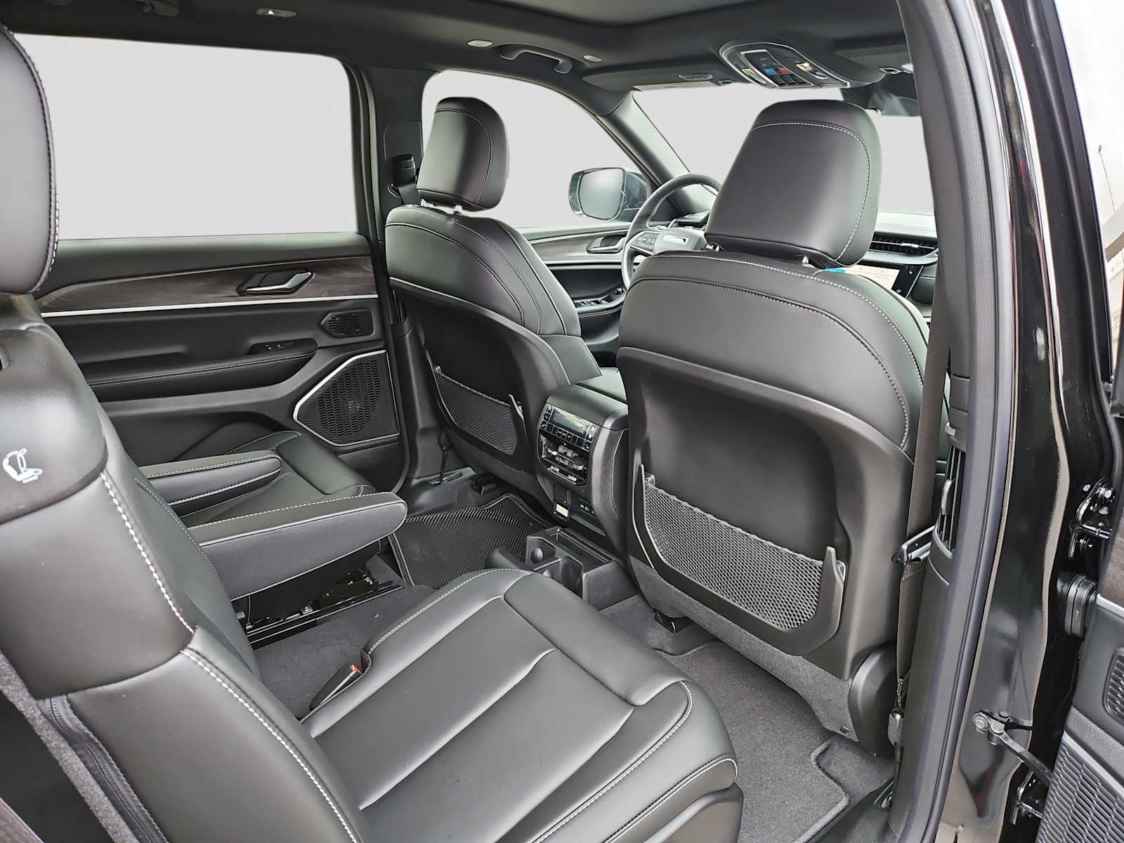 Thumbnail: 2026 Jeep Grand Cherokee - 9