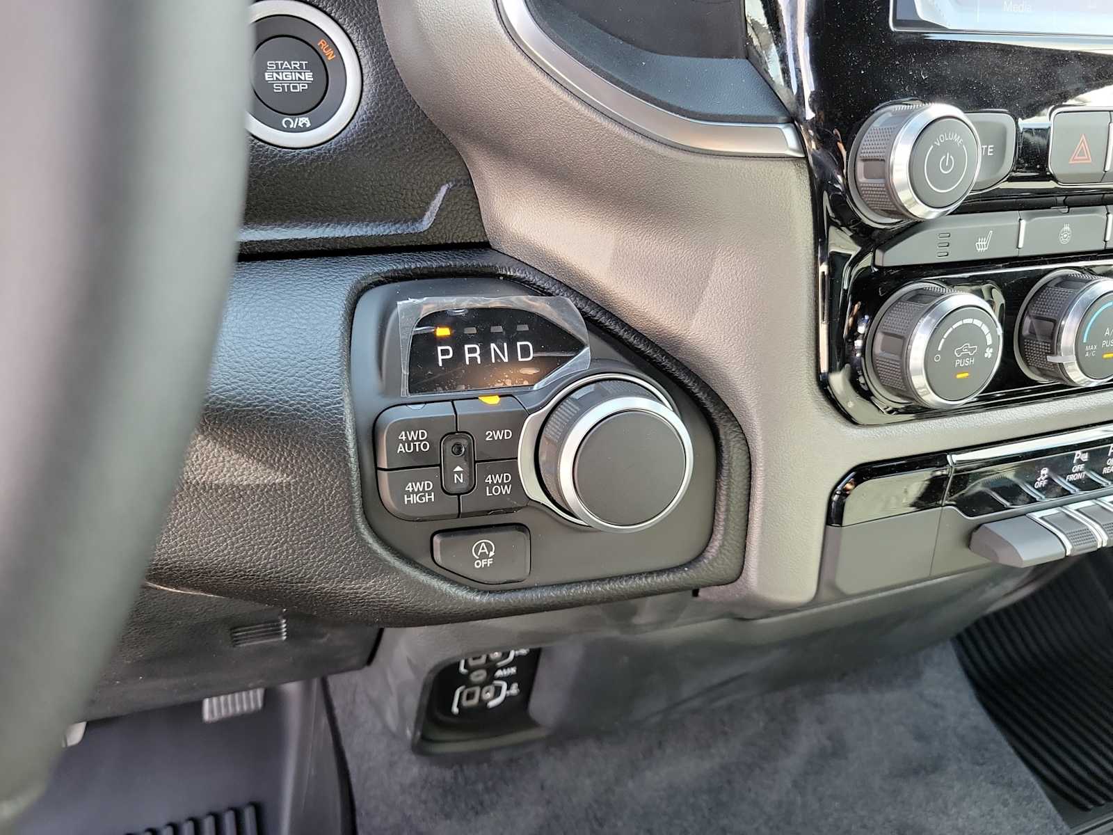 Thumbnail: 2025 RAM 1500 - 17