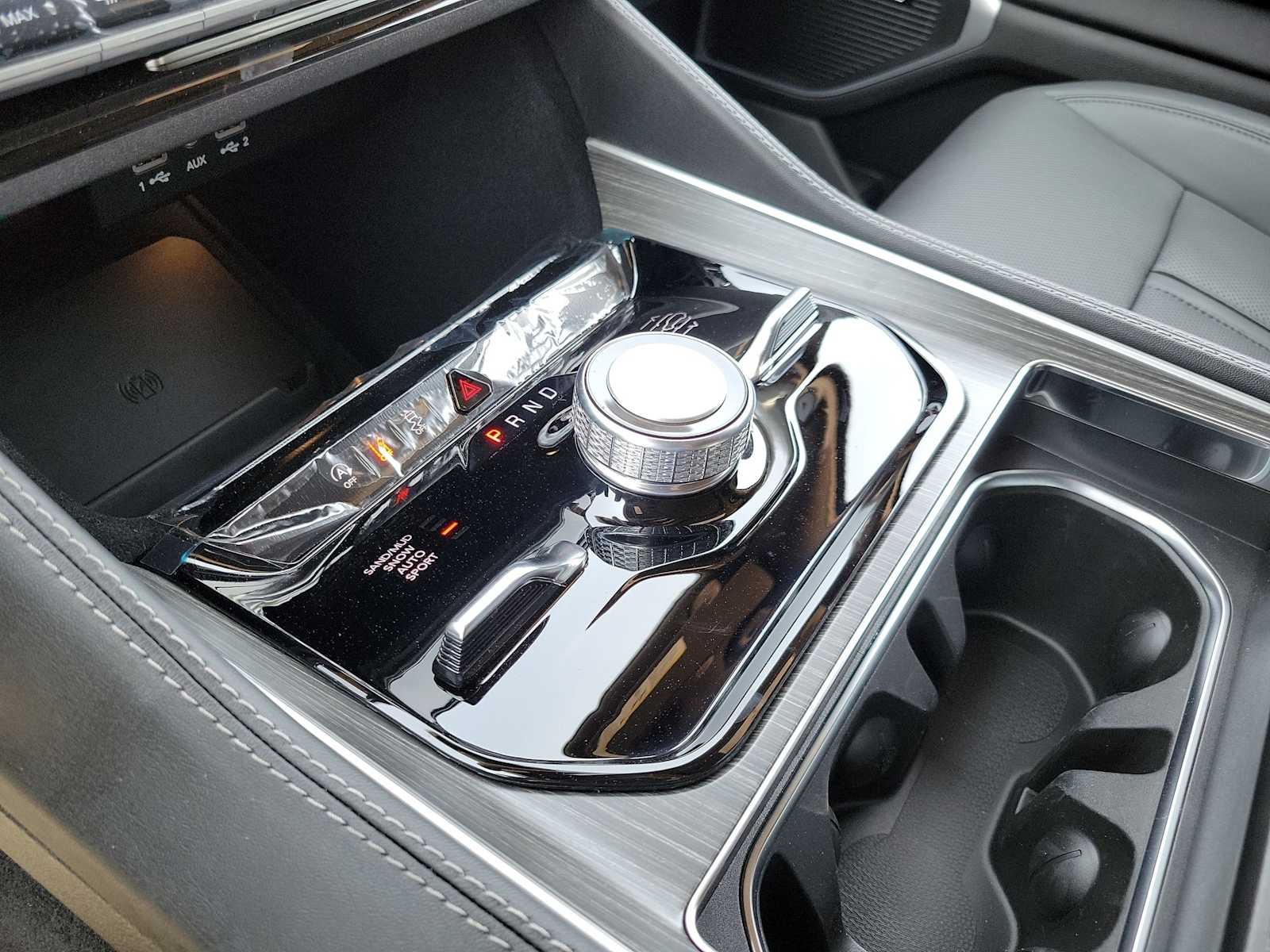 Thumbnail: 2024 Jeep Wagoneer - 17