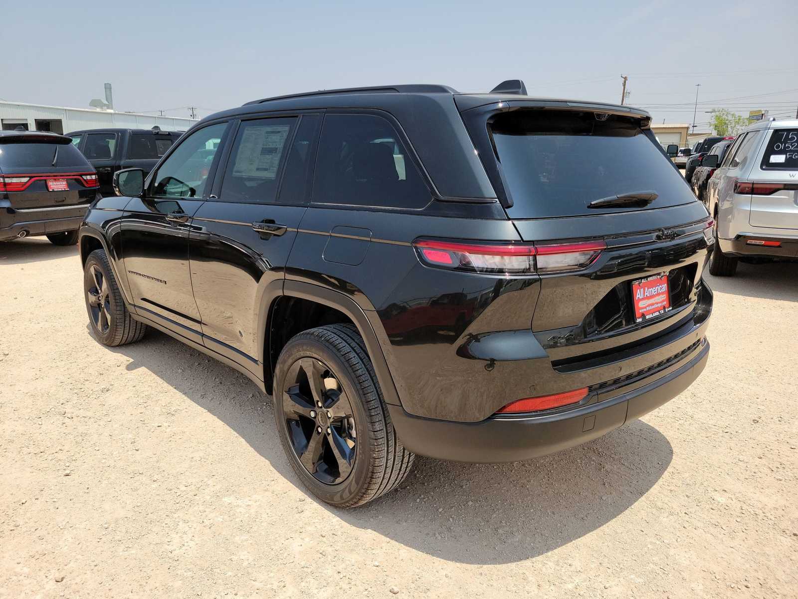 2024 Jeep Grand Cherokee Limited photo 4