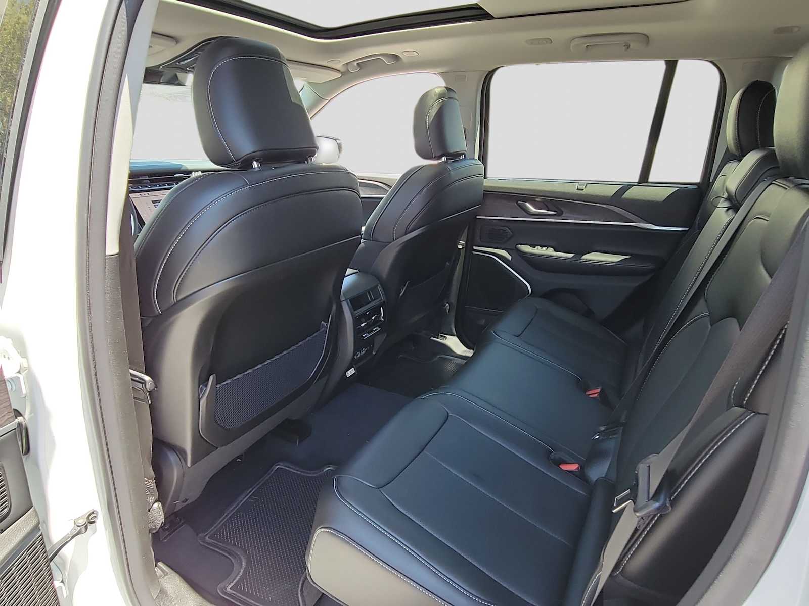 Thumbnail: 2023 Jeep Grand Cherokee - 12