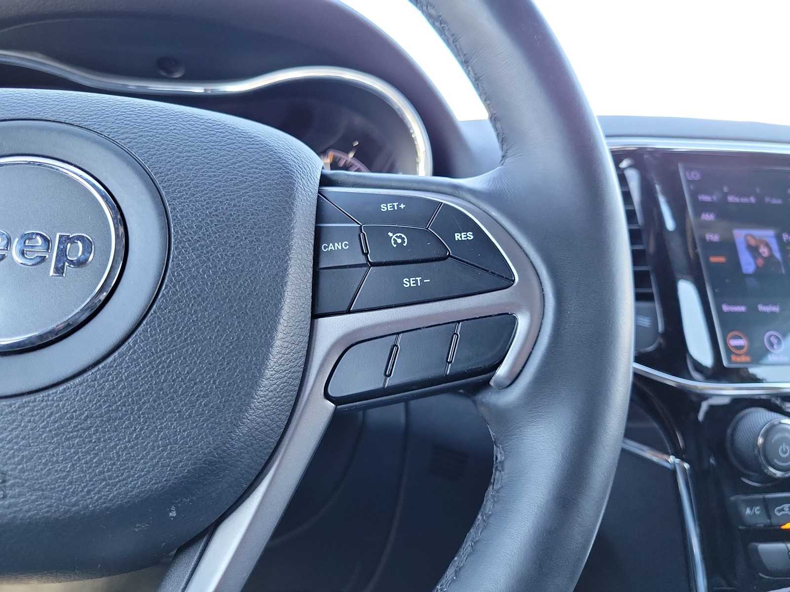 Thumbnail: 2019 Jeep Grand Cherokee - 19
