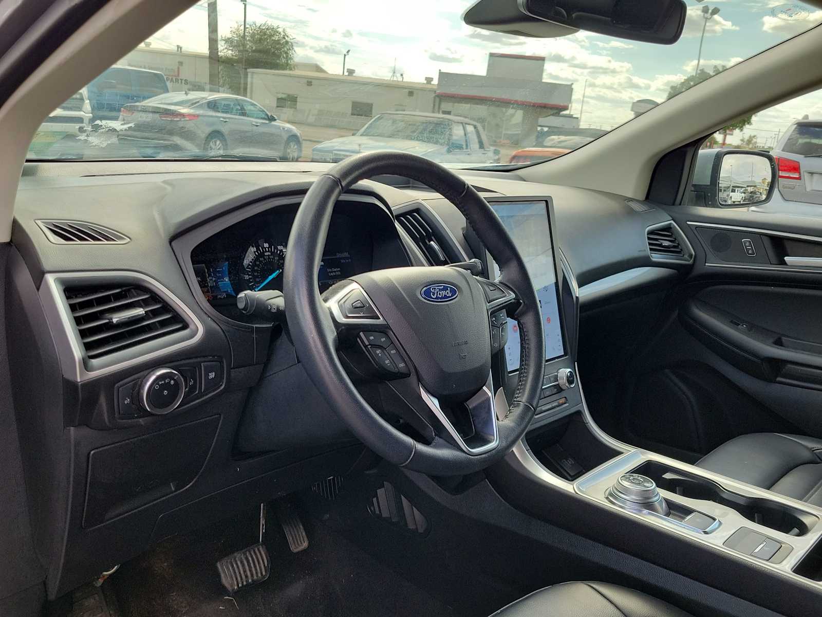2024 Ford Edge SEL photo 2