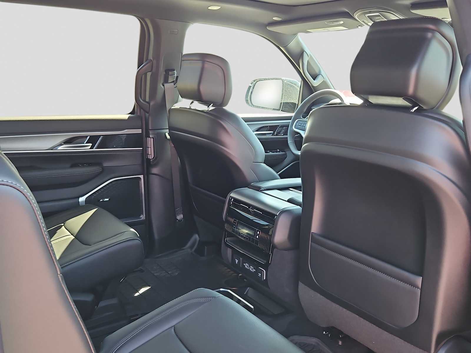 Thumbnail: 2026 Jeep Grand Wagoneer - 9