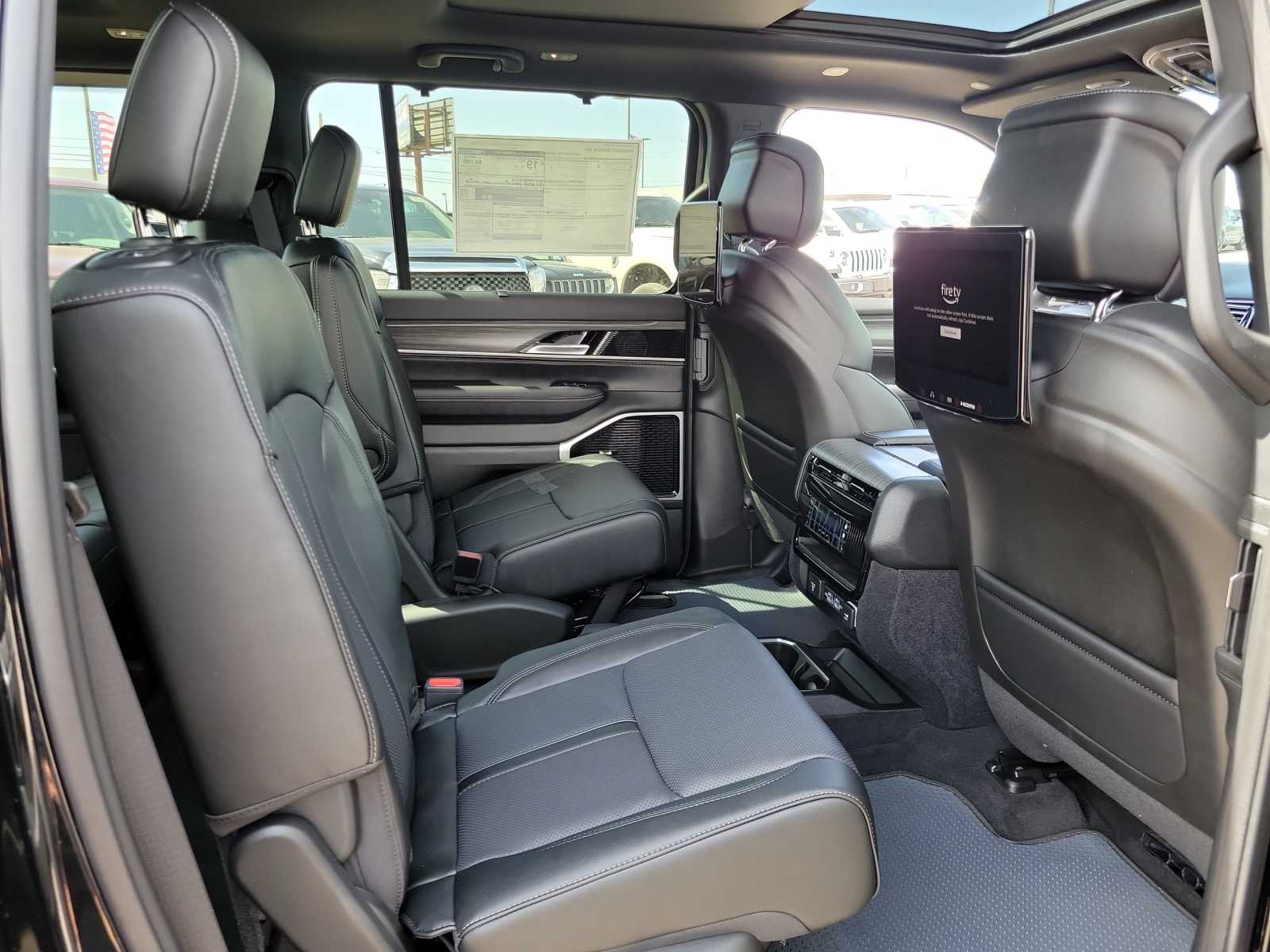 Thumbnail: 2024 Jeep Wagoneer - 13