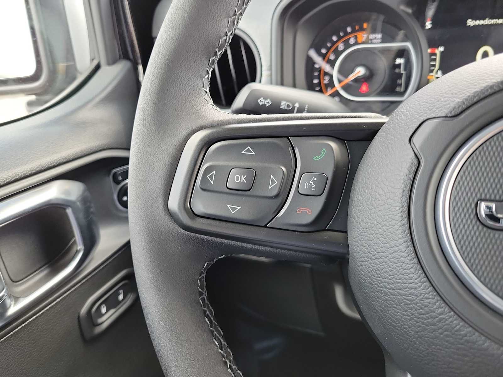 Thumbnail: 2025 Jeep Gladiator - 19