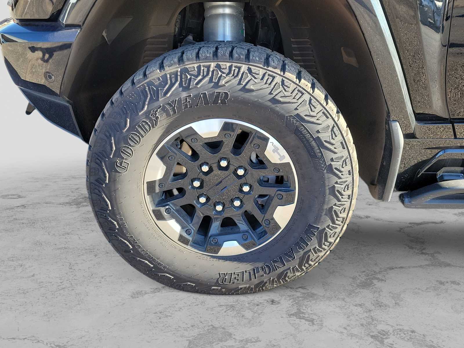 Thumbnail: 2024 GMC Hummer EV - 8