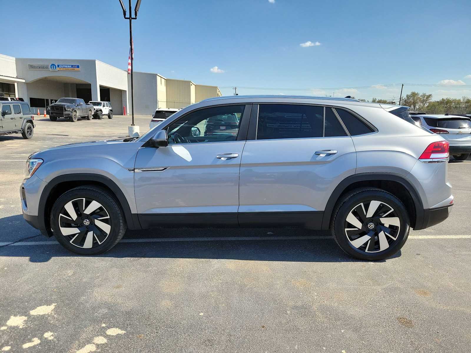 2024 Volkswagen Atlas Cross Sport SE Technology photo 3