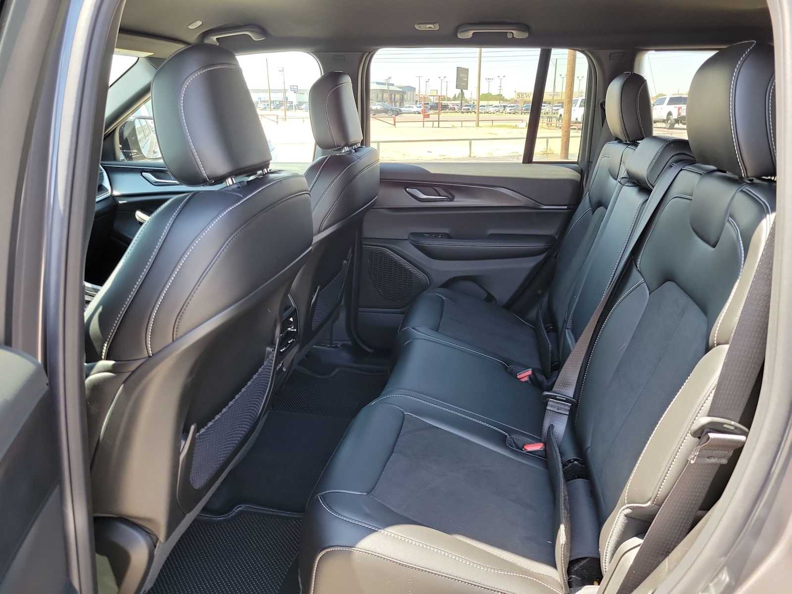 Thumbnail: 2025 Jeep Grand Cherokee - 12