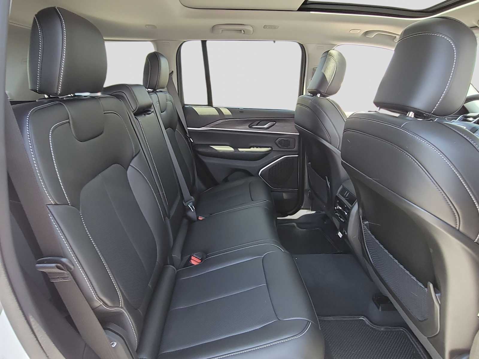 Thumbnail: 2023 Jeep Grand Cherokee - 13