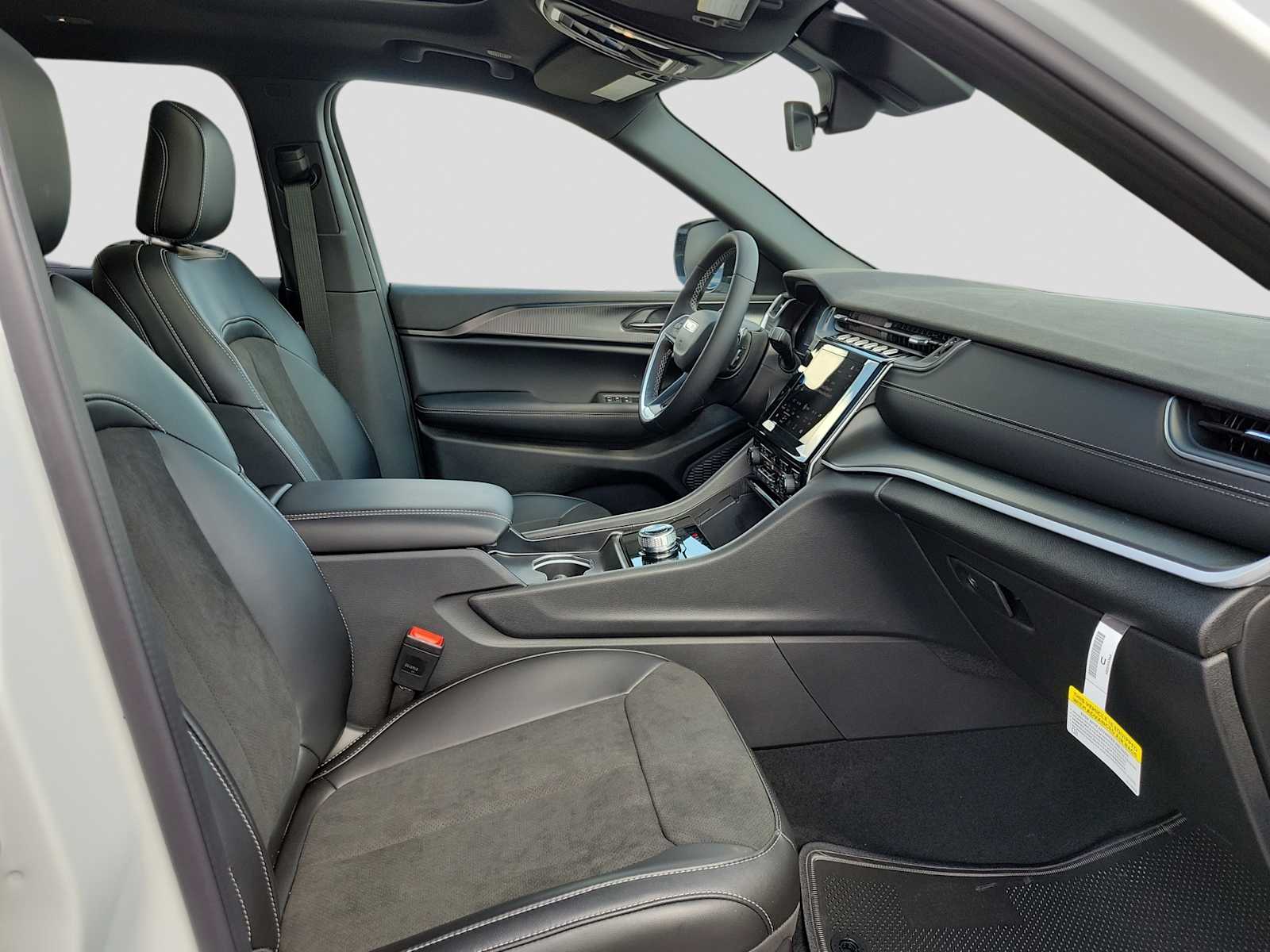 Thumbnail: 2025 Jeep Grand Cherokee - 14