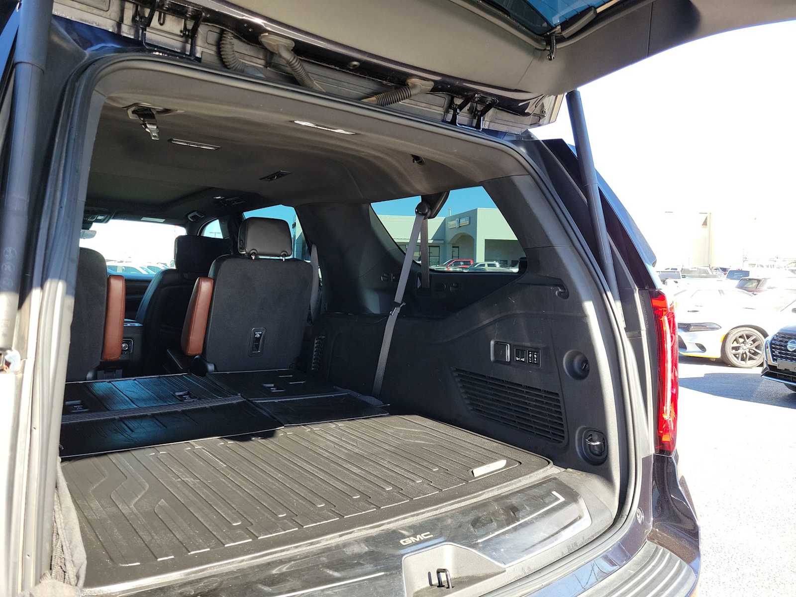 Thumbnail: 2023 GMC Yukon XL - 19