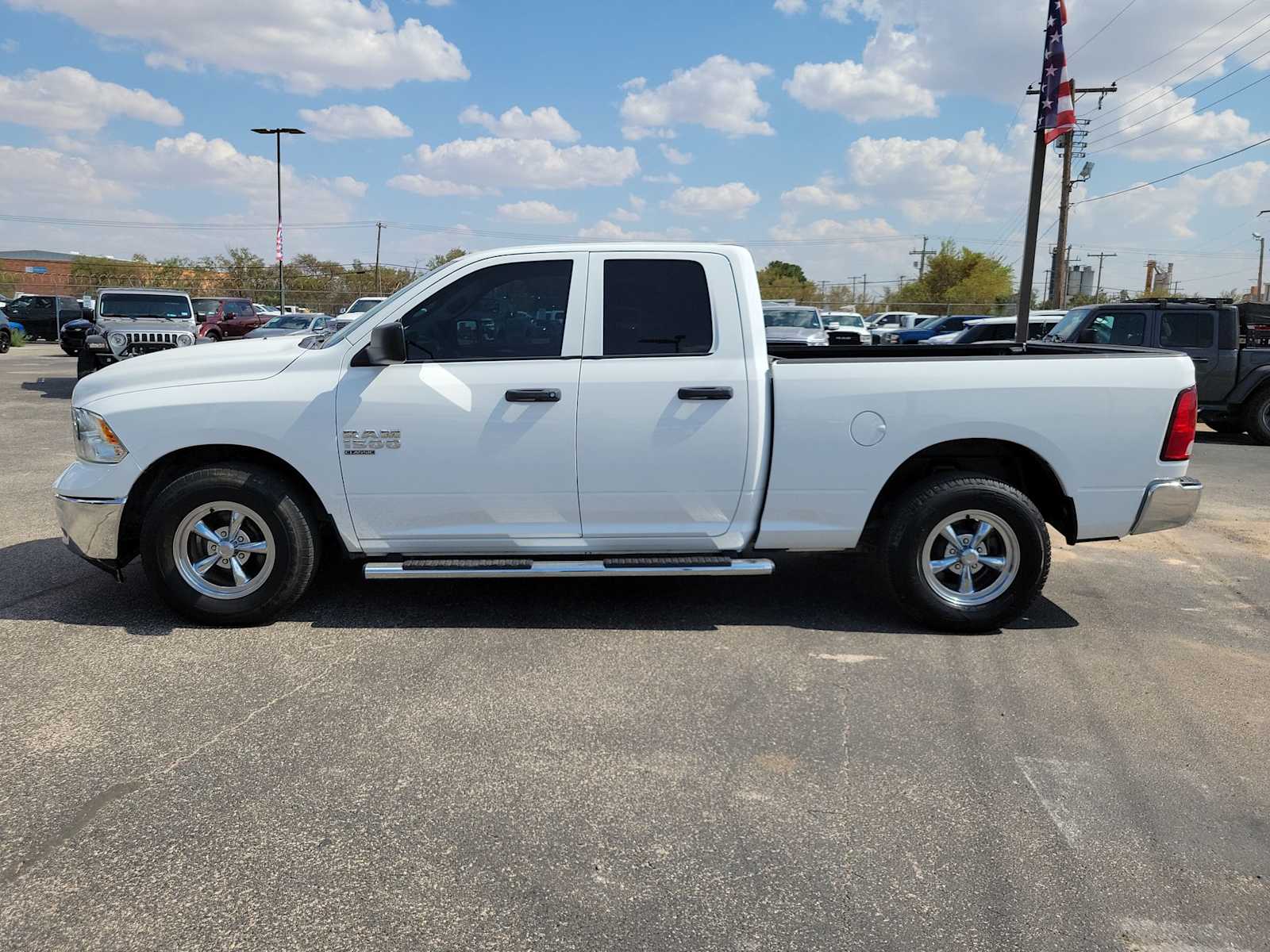Thumbnail: 2019 RAM 1500 Classic - 3