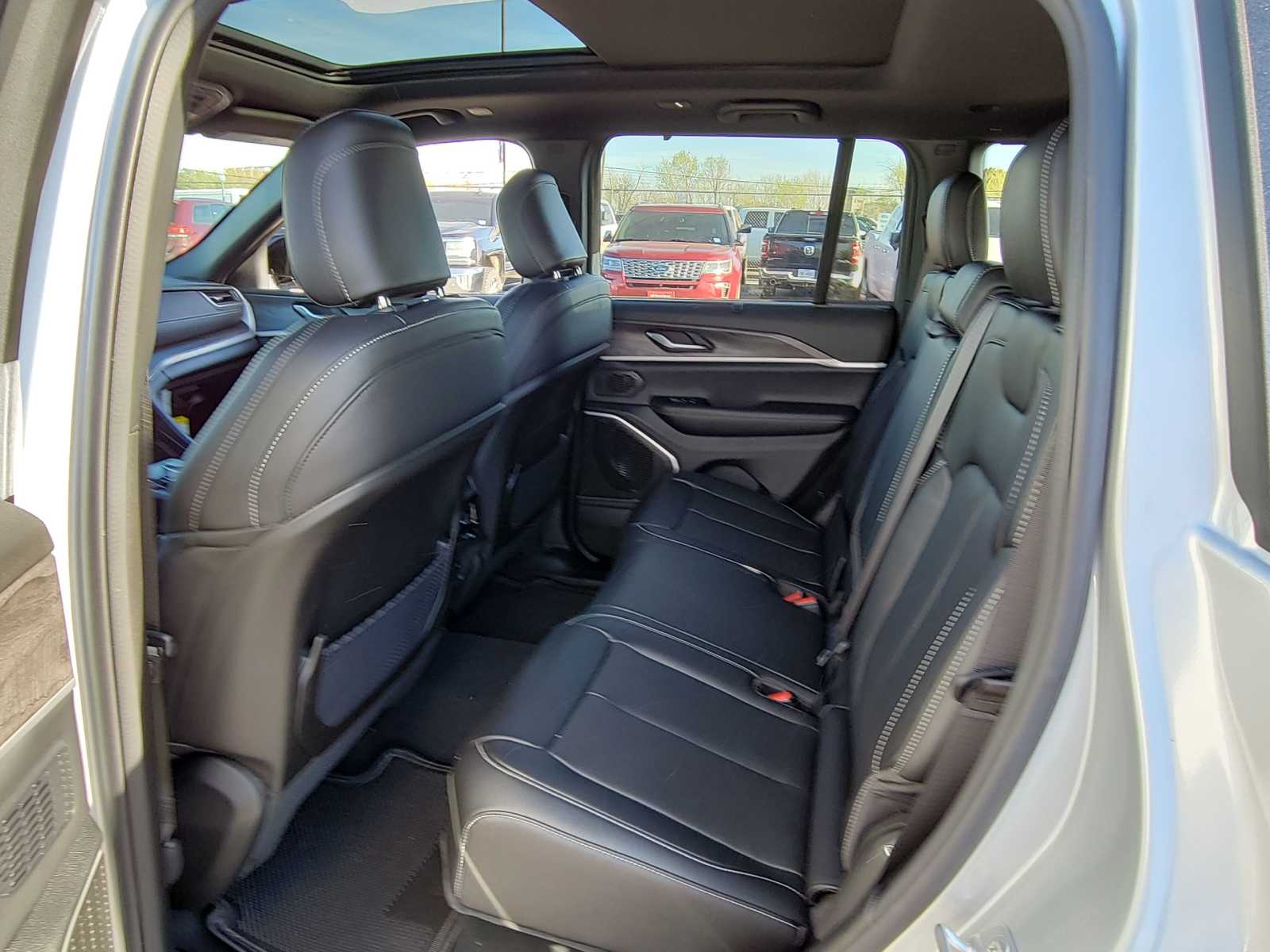 Thumbnail: 2024 Jeep Grand Cherokee - 12