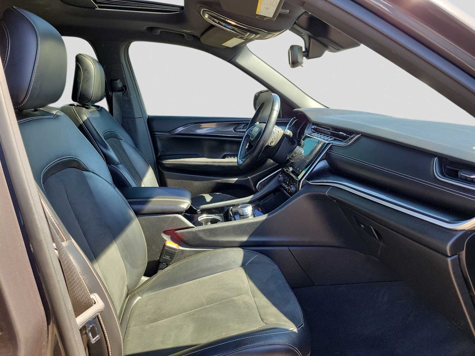 Thumbnail: 2022 Jeep Grand Cherokee - 14