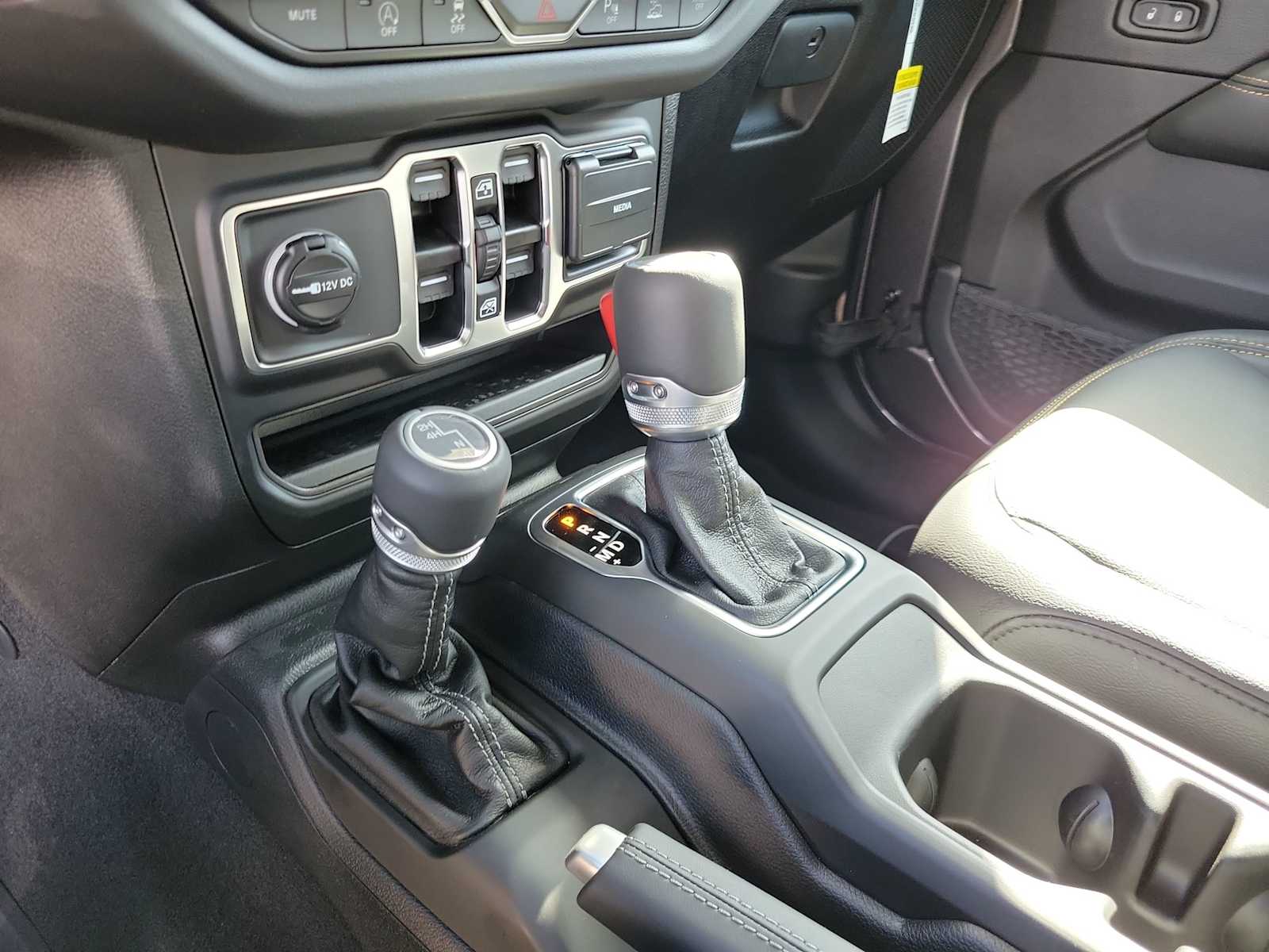 Thumbnail: 2025 Jeep Gladiator - 17