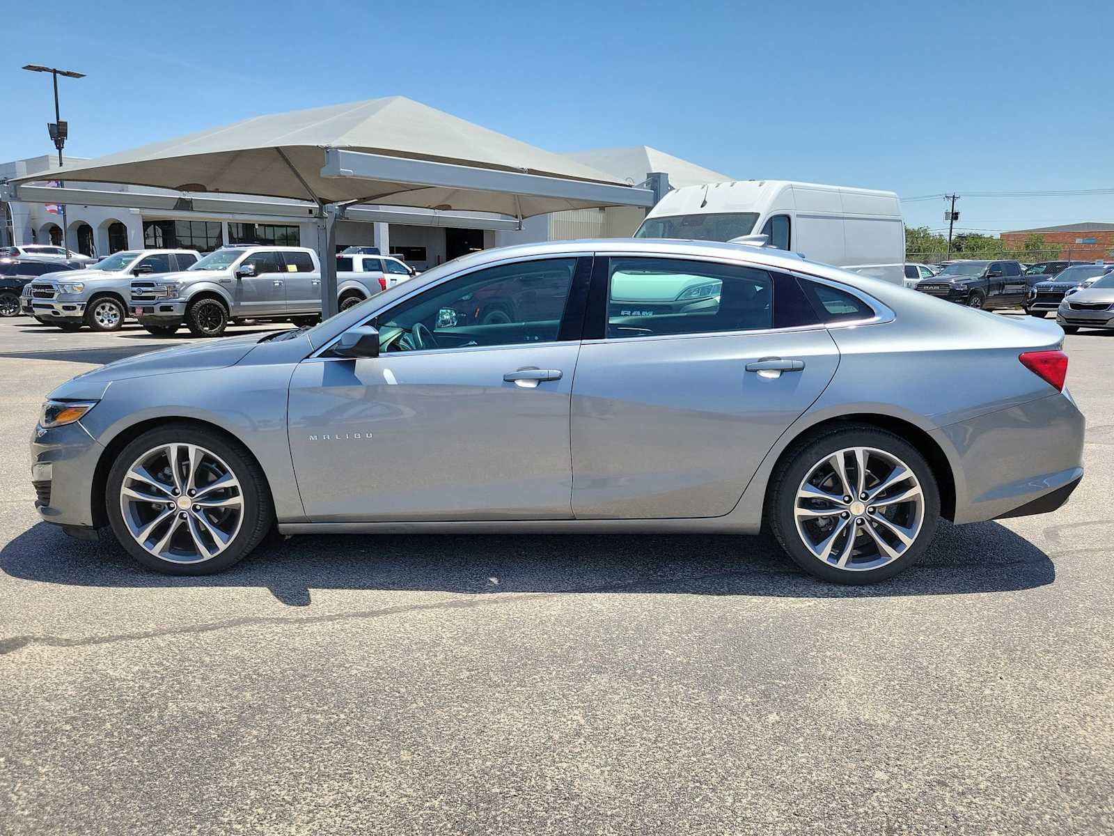 Thumbnail: 2023 Chevrolet Malibu - 3