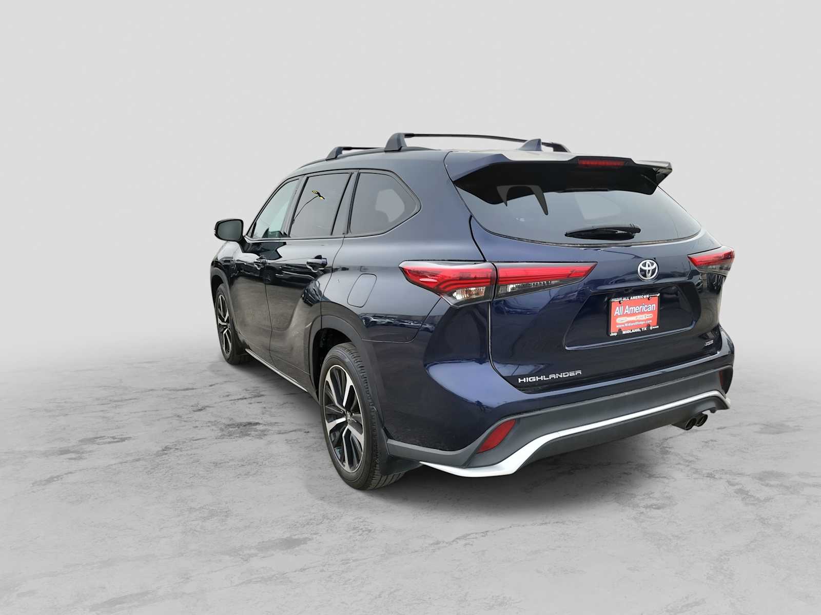 Thumbnail: 2022 Toyota Highlander - 4
