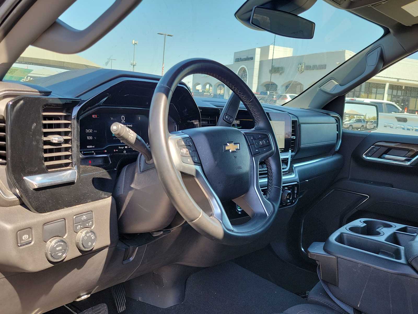 2024 Chevrolet Silverado 1500 photo 2