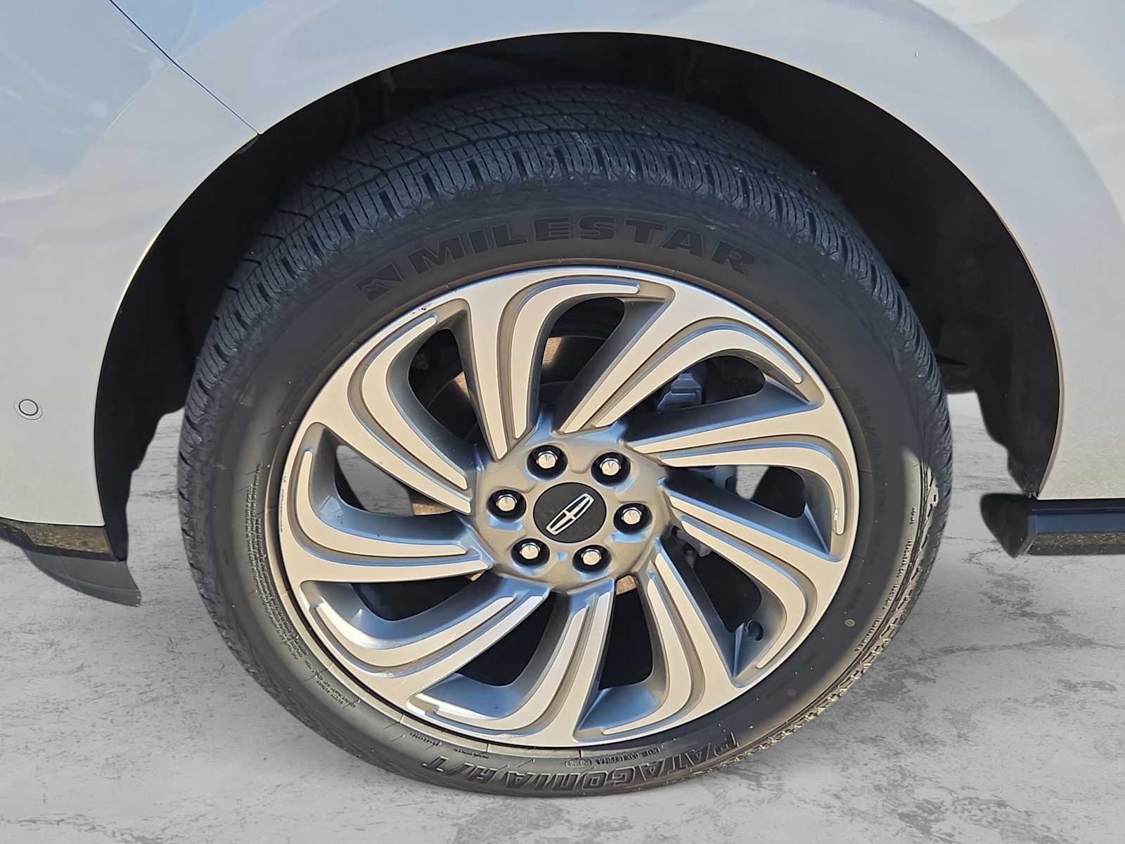 Thumbnail: 2023 Lincoln Navigator - 8