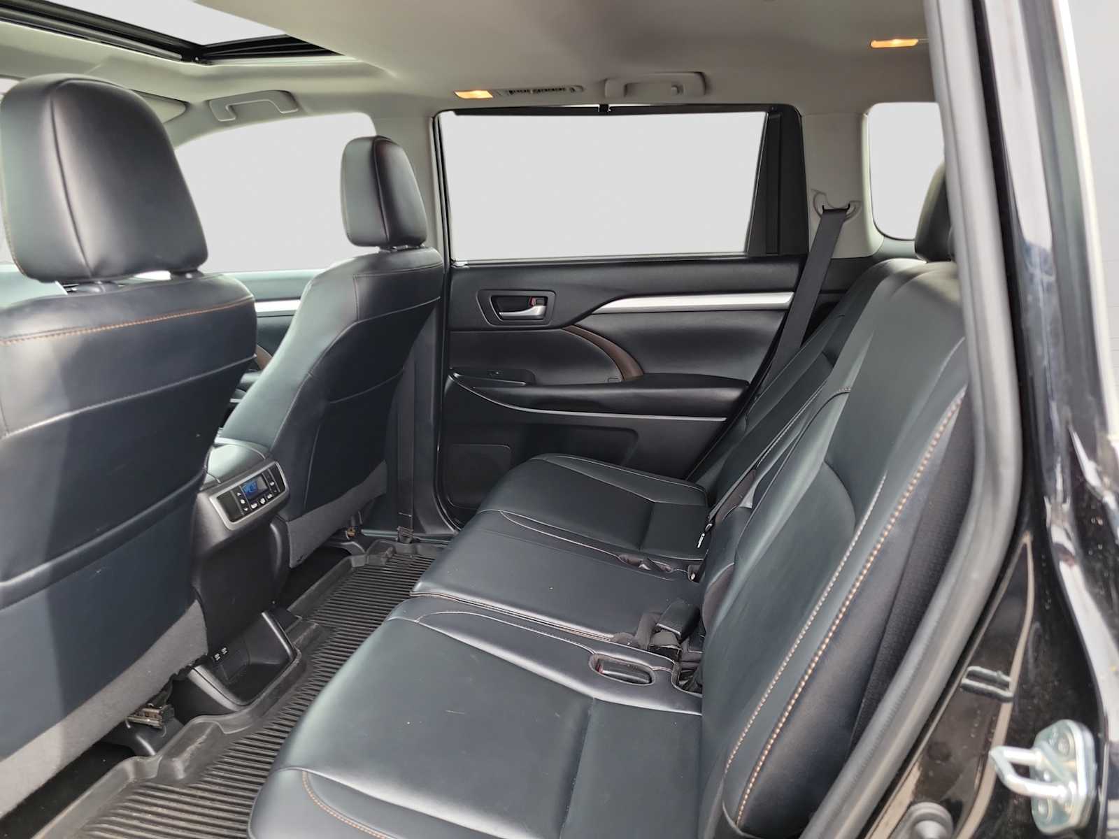 Thumbnail: 2019 Toyota Highlander - 12