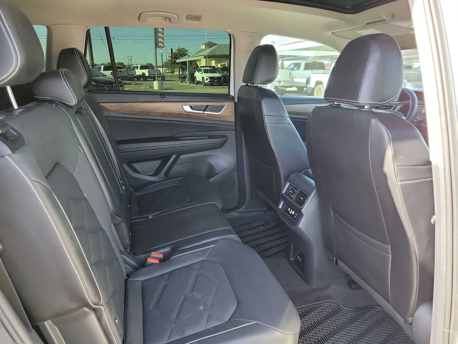 Thumbnail: 2024 Volkswagen Atlas - 13